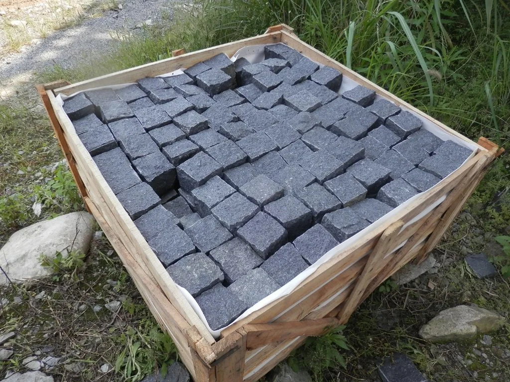 Chinese Flamed/Naturalsplit Fudingblack Basalt Floor/Flooring/Paving/Paver/Cube Stone for Outside/Landscaping/Carparking/Garden Decoration