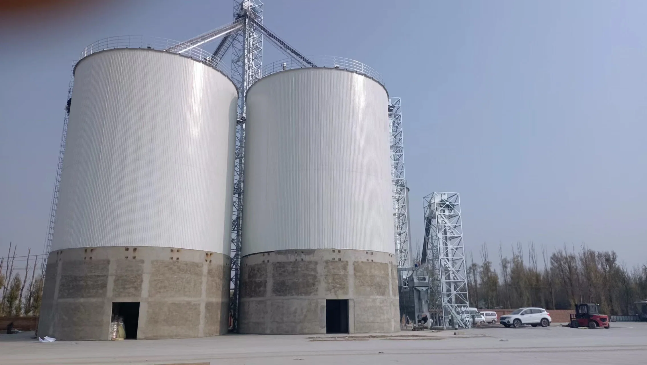 Pollo cerdo silos de almacenamiento de piensos para animales de granja el molino de alimentación de aves de corral de alimentación utilizado silo