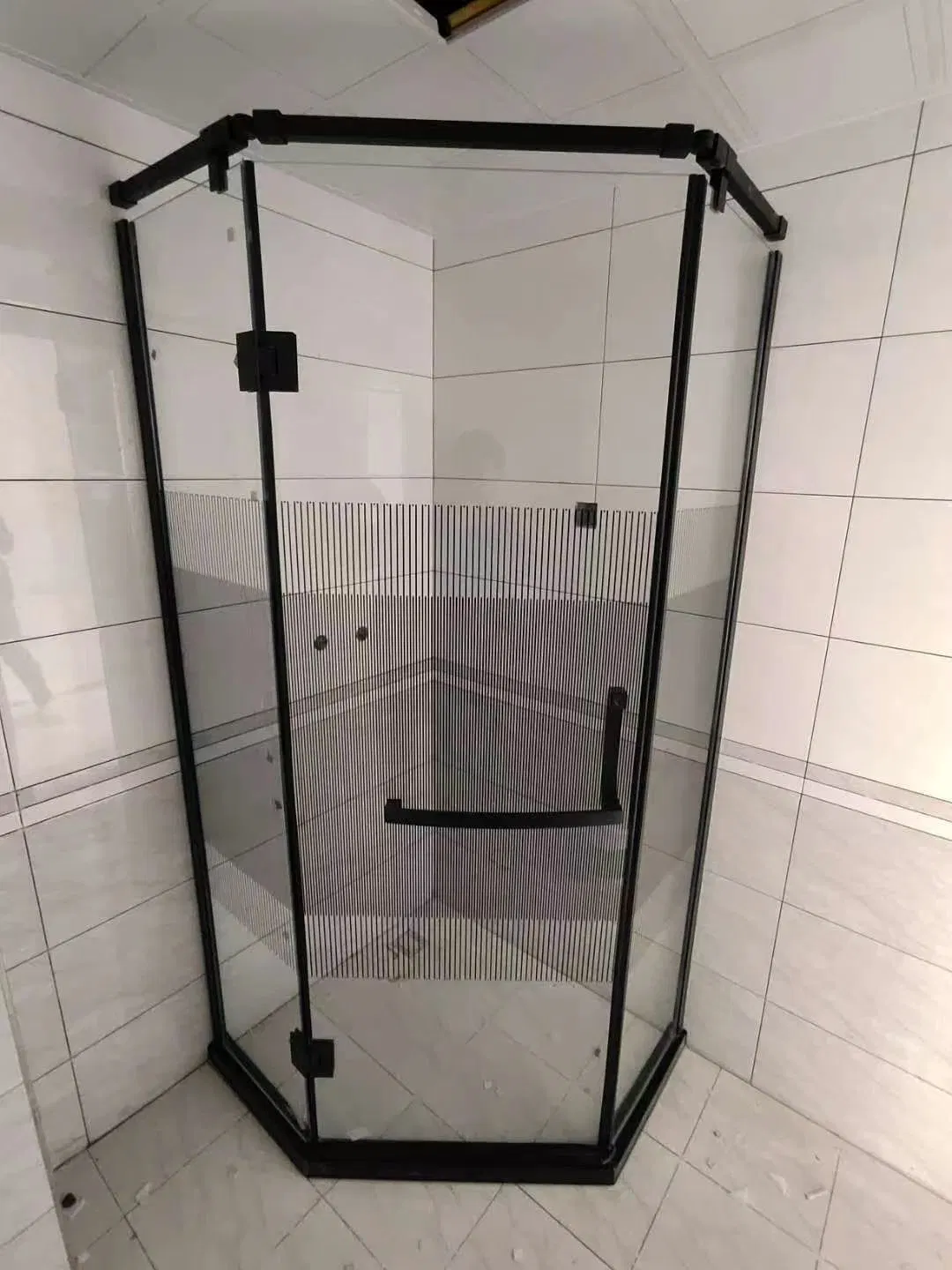 Qian Yan douche double de luxe de la Chine le premier fabricant de boîtier de douche complète de luxe ODM Free-Standing Custom divisé luxe salle de douche