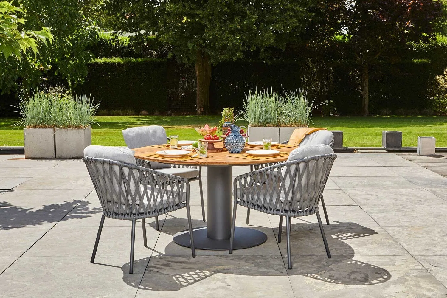 Timeless Outdoor Mix blanc Table à manger et une chaise meubles fixés pour les amateurs de style classique