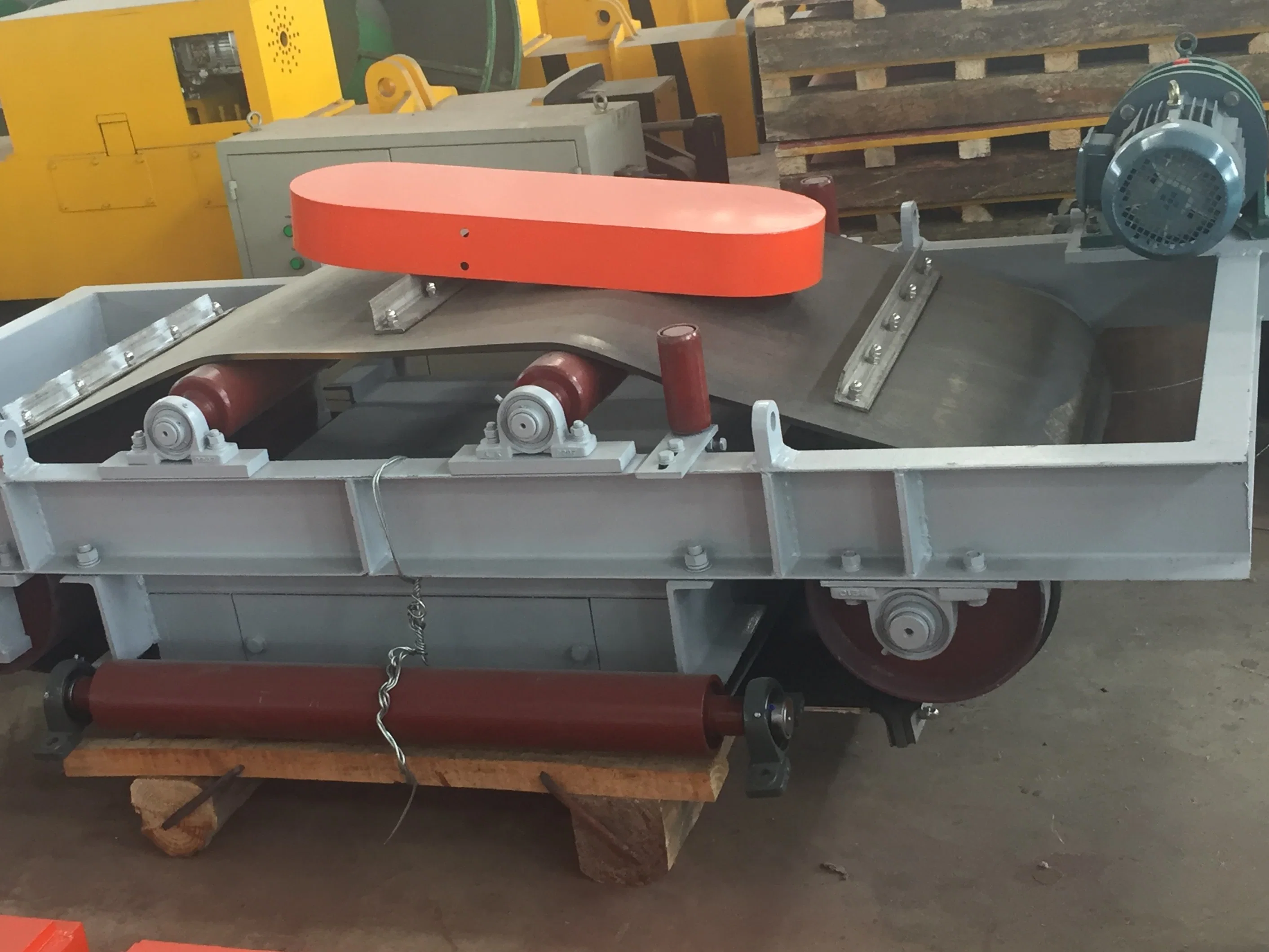 Mining Equipment Manufacturers Conveyor Overband Magnetic Separator Rcdd-6A