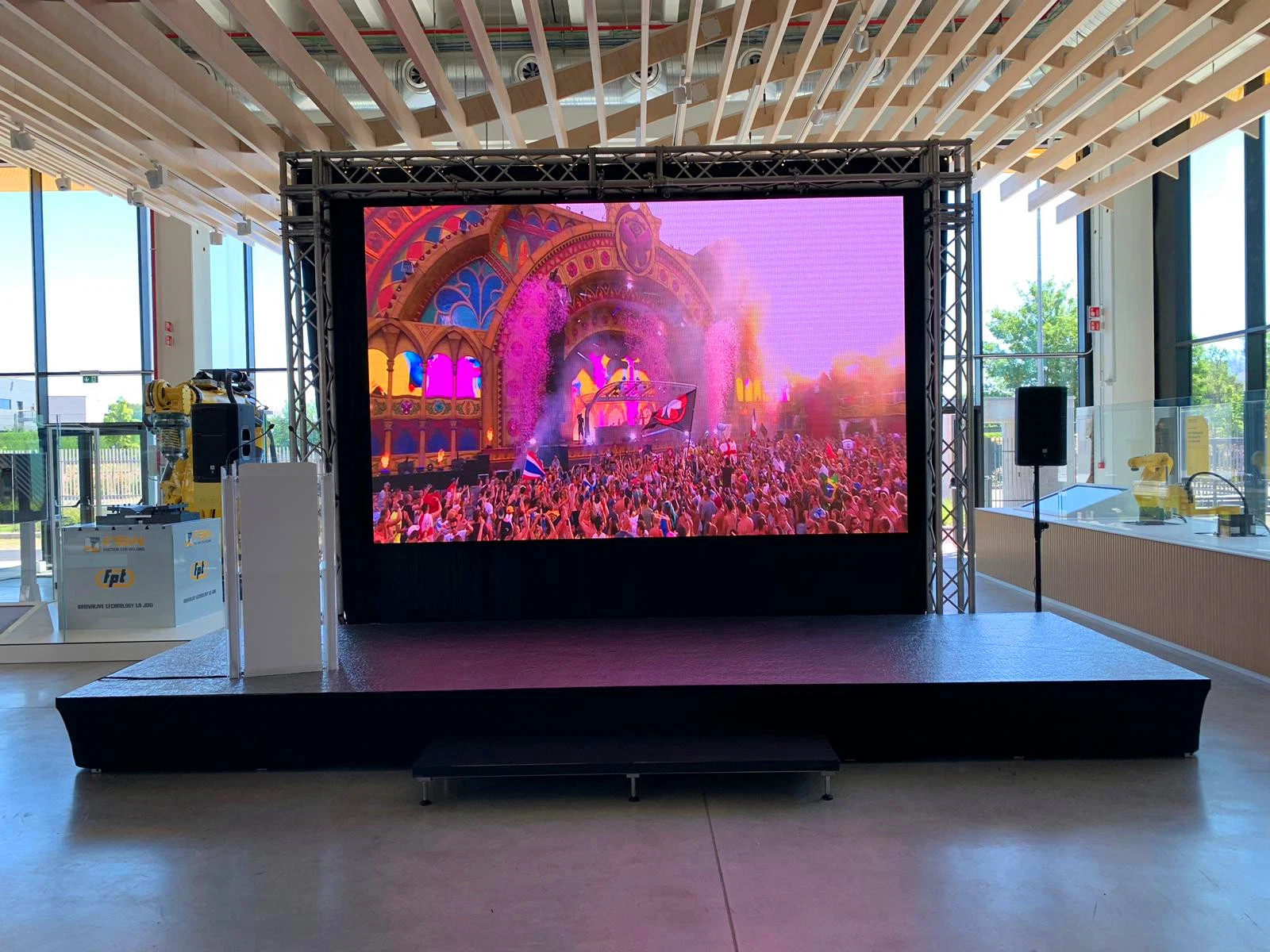 P2.9/P3.91/P4.81 Indoor/Outdoor Full Color Rental/Events LED Display Screen for Stage Show