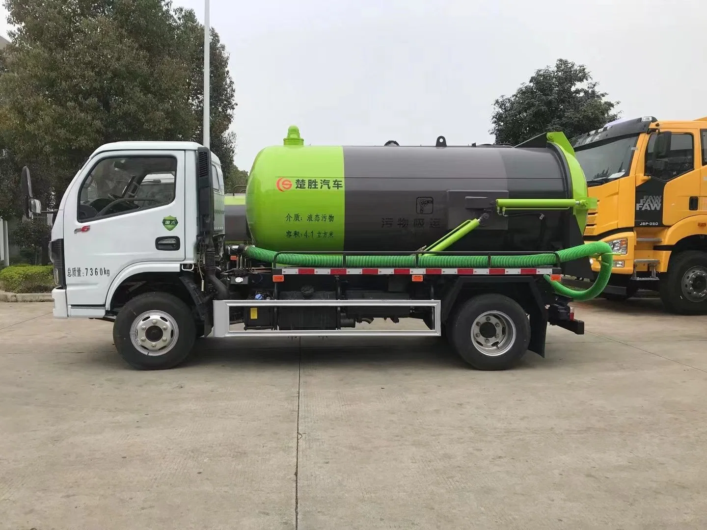 Dongfeng 10cbm 10tons Vacuum Sewage Suction Tanker Truck