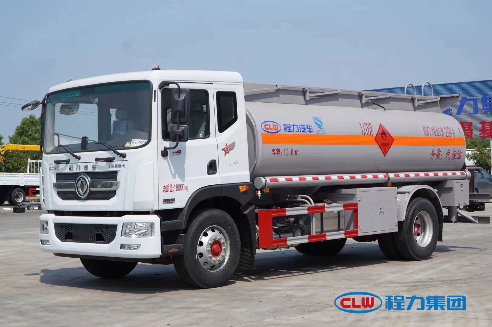 Good Quality Cheap 100000L Refuelling Tank Truck for Distributing Diesel Oil Crude Oil Vegetable Oil Coal Tar Oil and Lubricating Oil