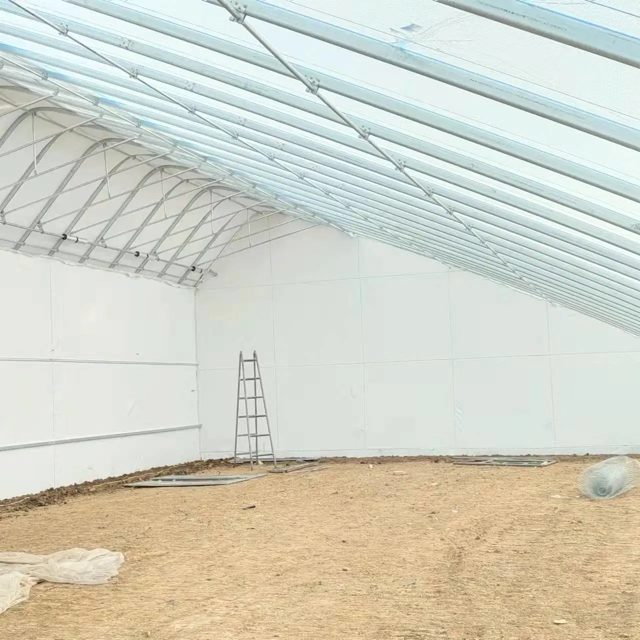 Hot DIP Galvanized Steel Skeleton Easy Install Film Solar Sunlight Greenhouse for Cold Area