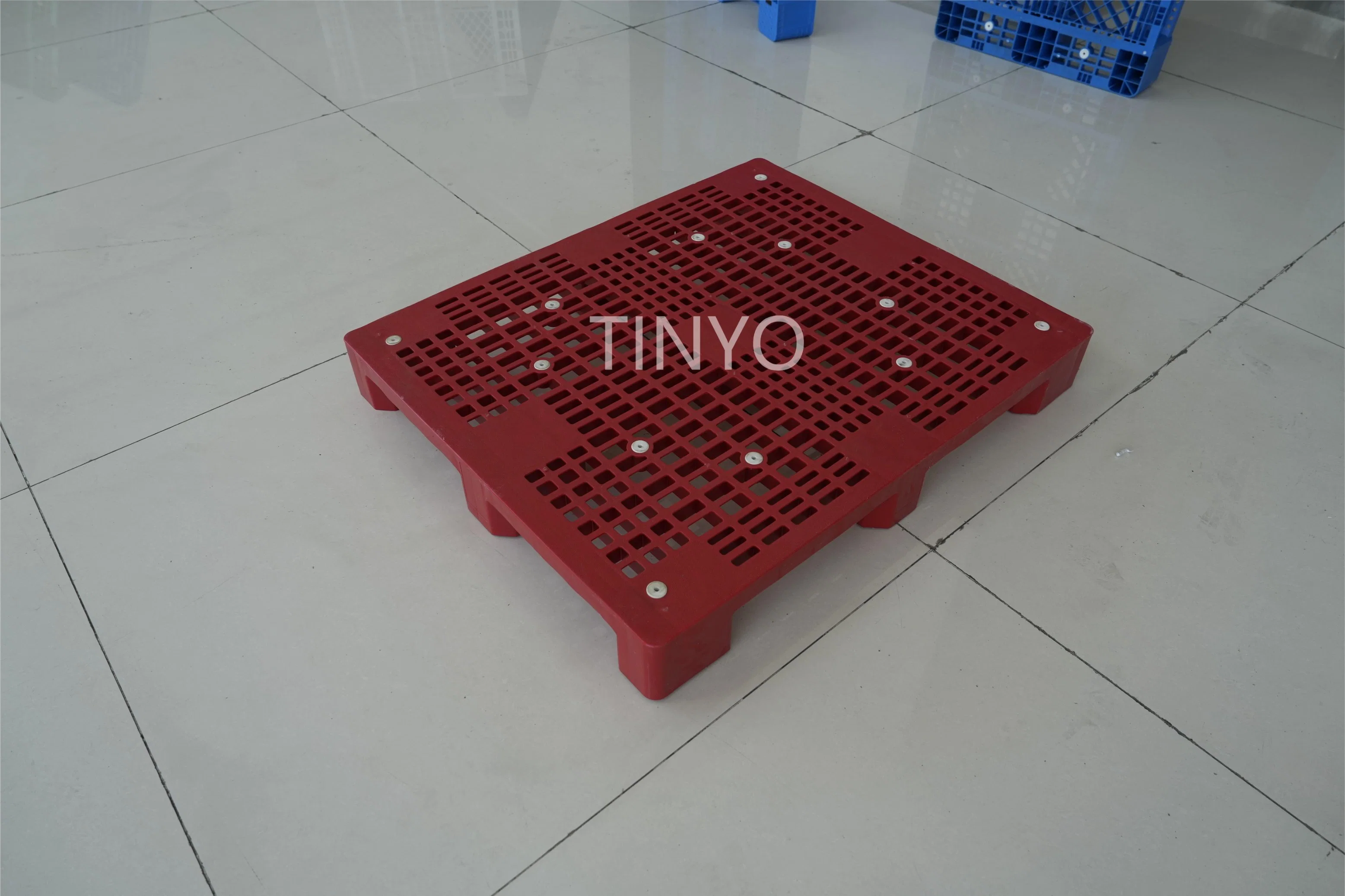 Red Euro Shipping Recycled PVC Warehouse Storage Rack Field Grid Plastic Pallet Ty1210-Z