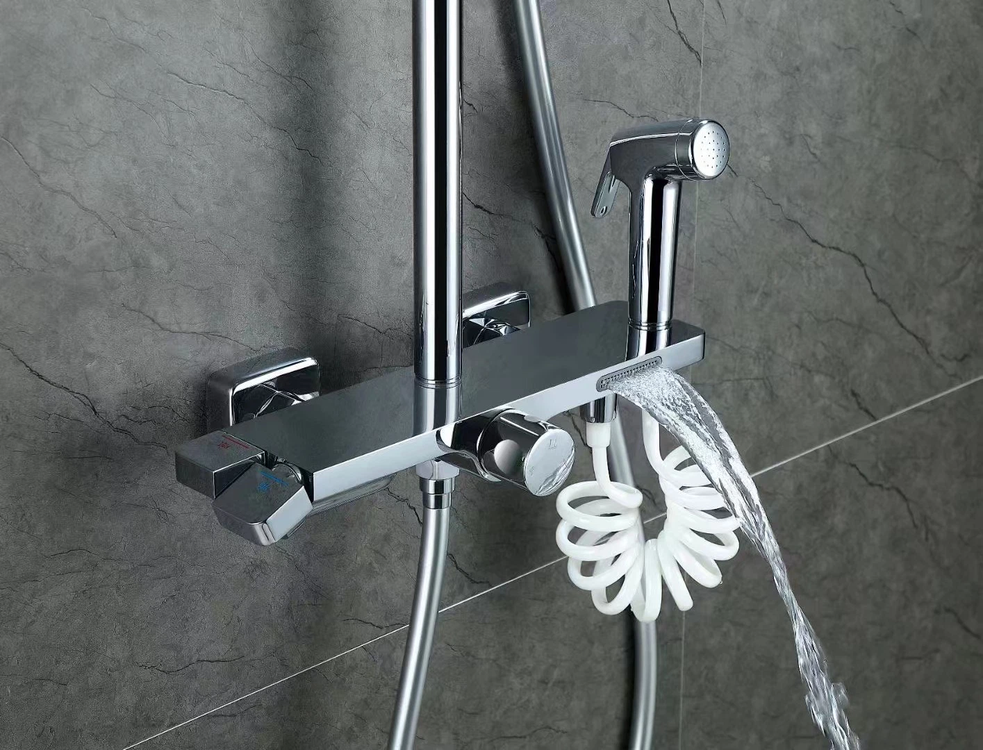 Nuevo Modelo de Diseño Moda con ducha Sprayer agua caída cromada Baño Ducha Mezclador