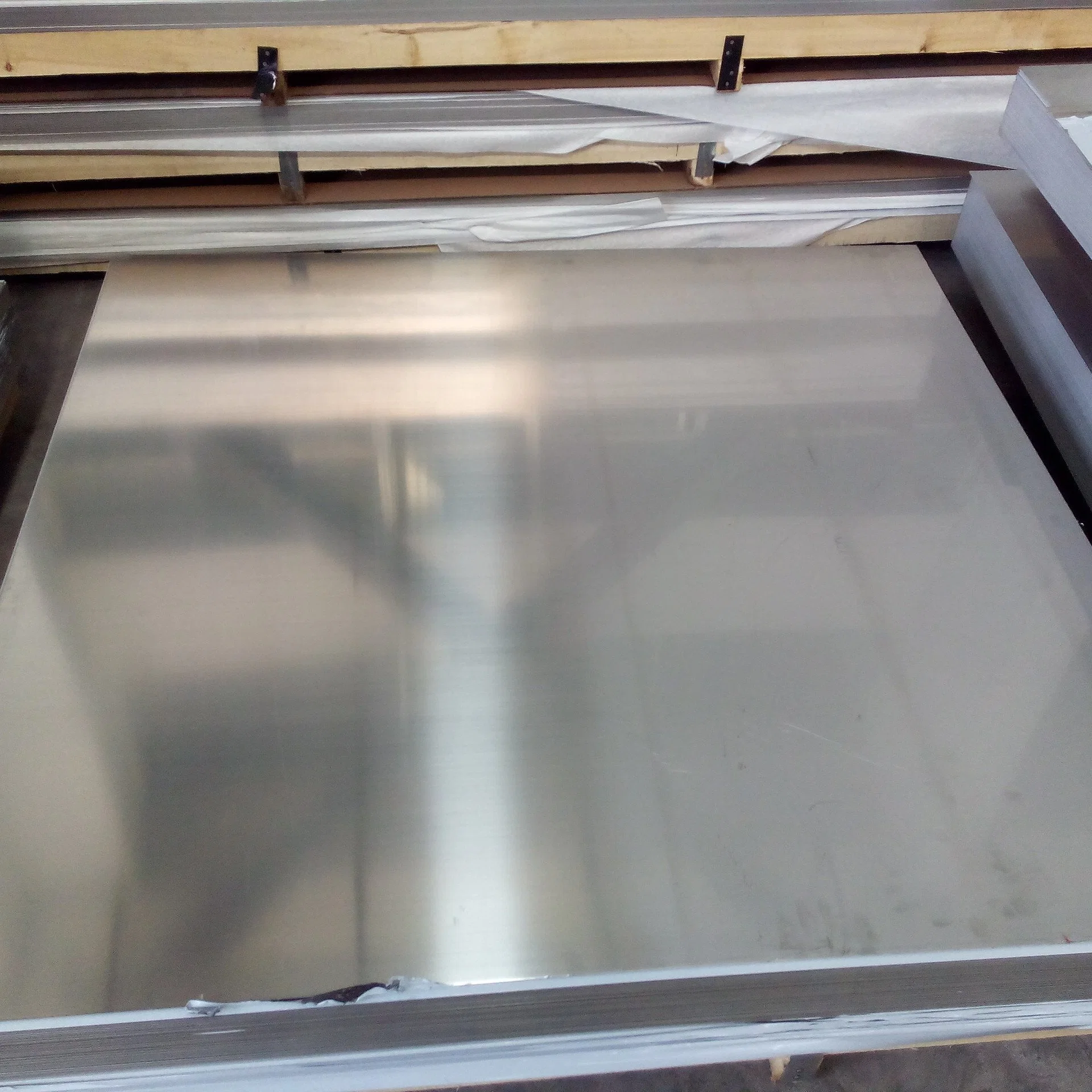 SUS304 Stainless Steel Hot and Cold Rolled Steel Plate with Wire Drawing, Grinding and Leveling