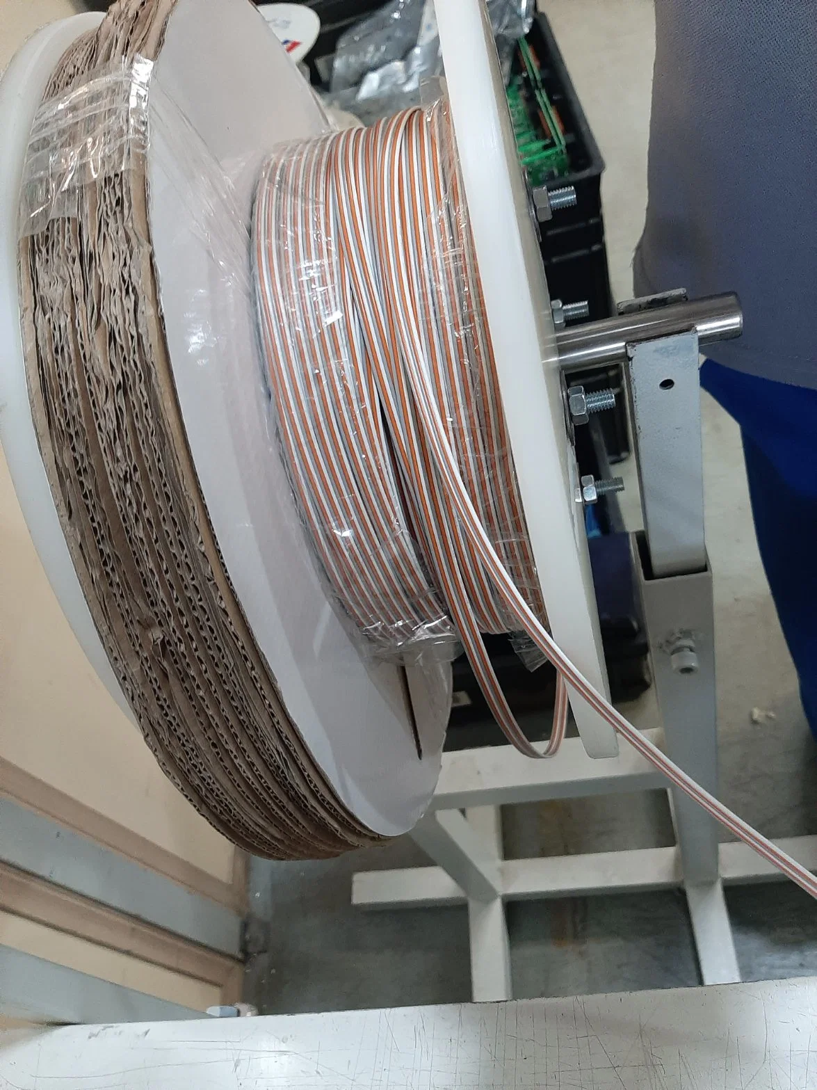 Plano de corte automático de cable de corte y pelado de la máquina; Máquina de pelar cables planos