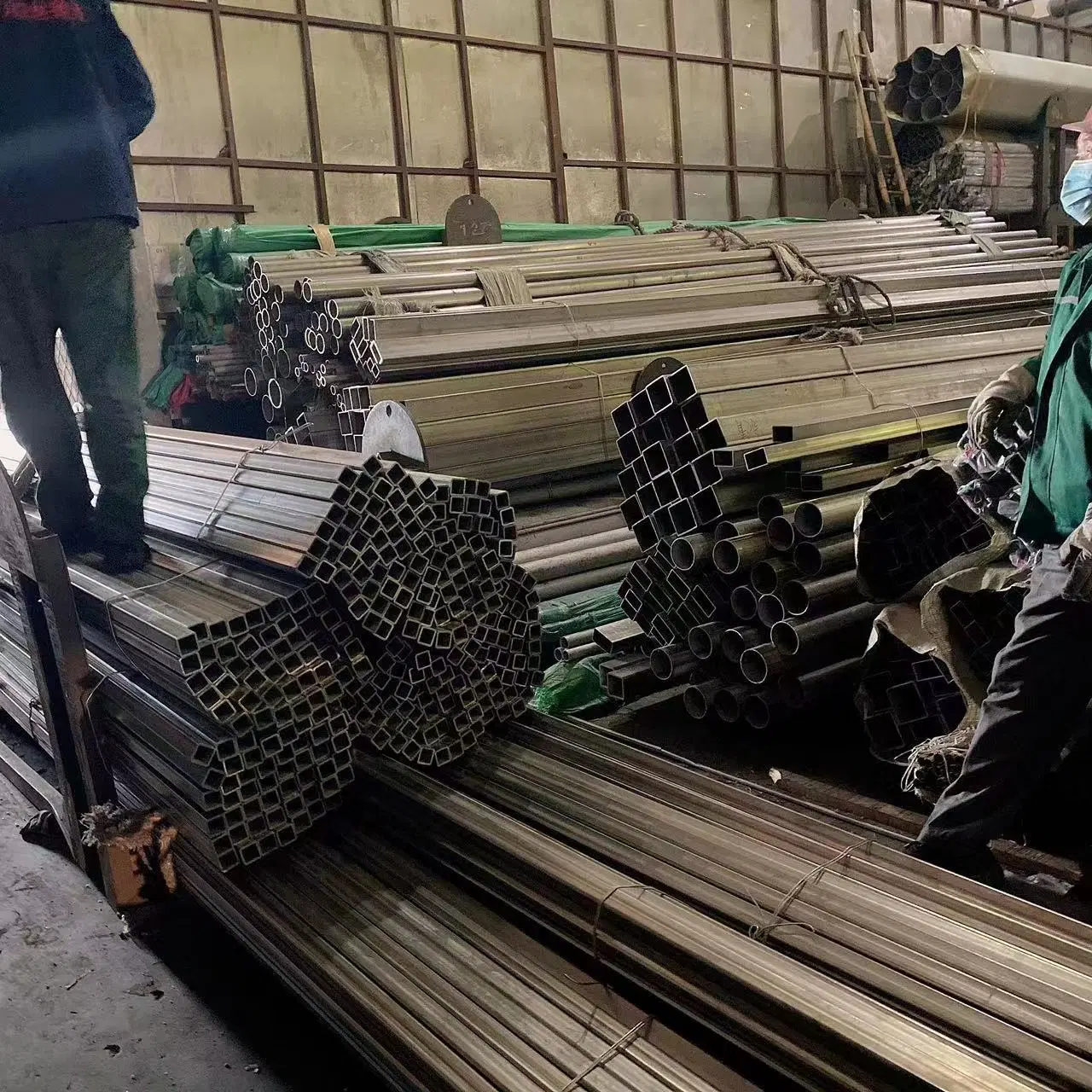 Factory Steel ASTM 201/304/316/310S/904L/2205/2507 Stainless Steel Round Seamless Tube Welded Pipe