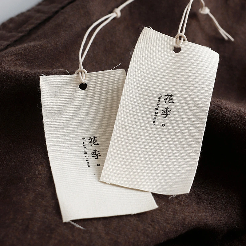 Etiquetas y tarjetas de presentación personalizadas se utilizan para mejorar la ropa Marcas