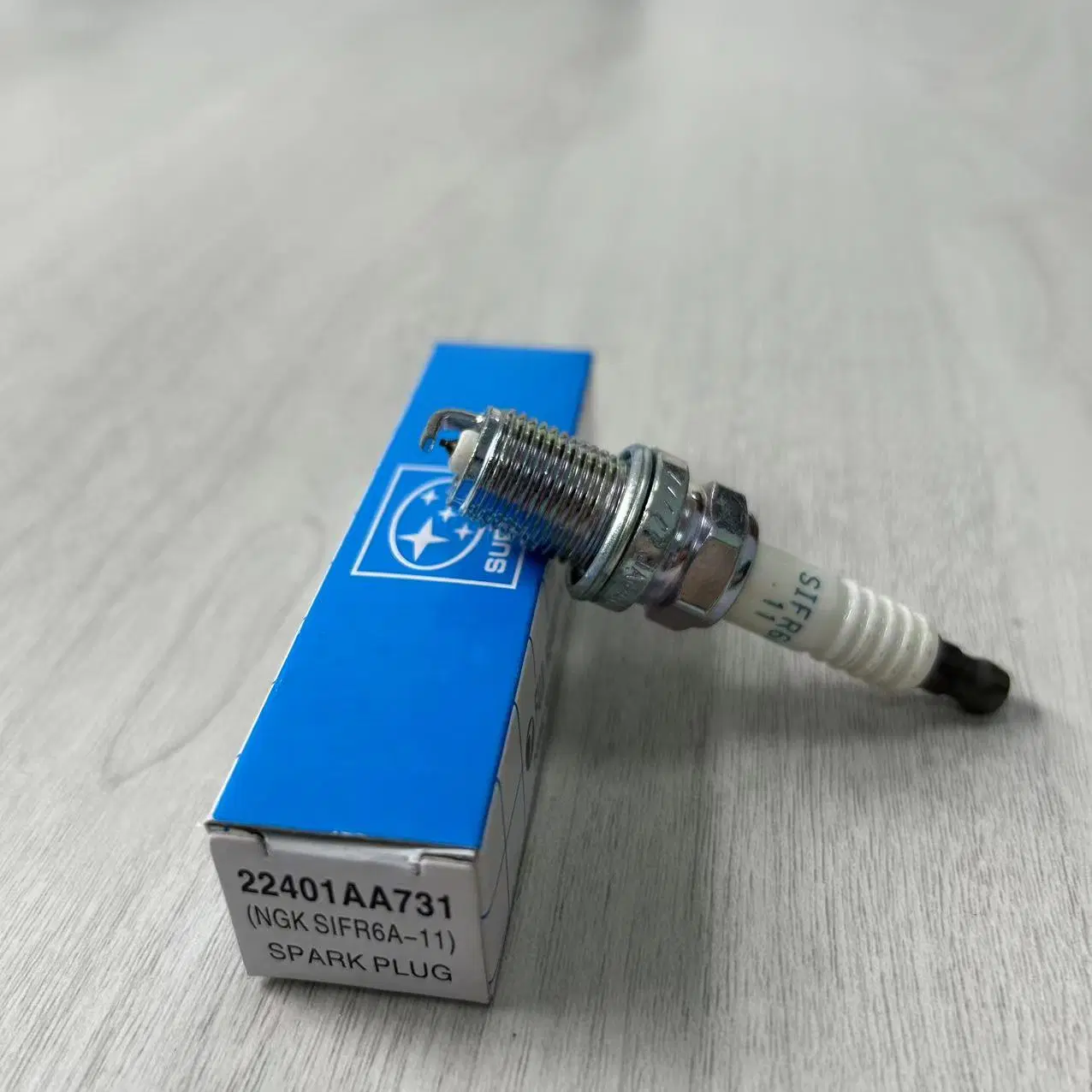 Sifr6a-11 Auto Spare Parts High Quality Iridium Car Spark Plug