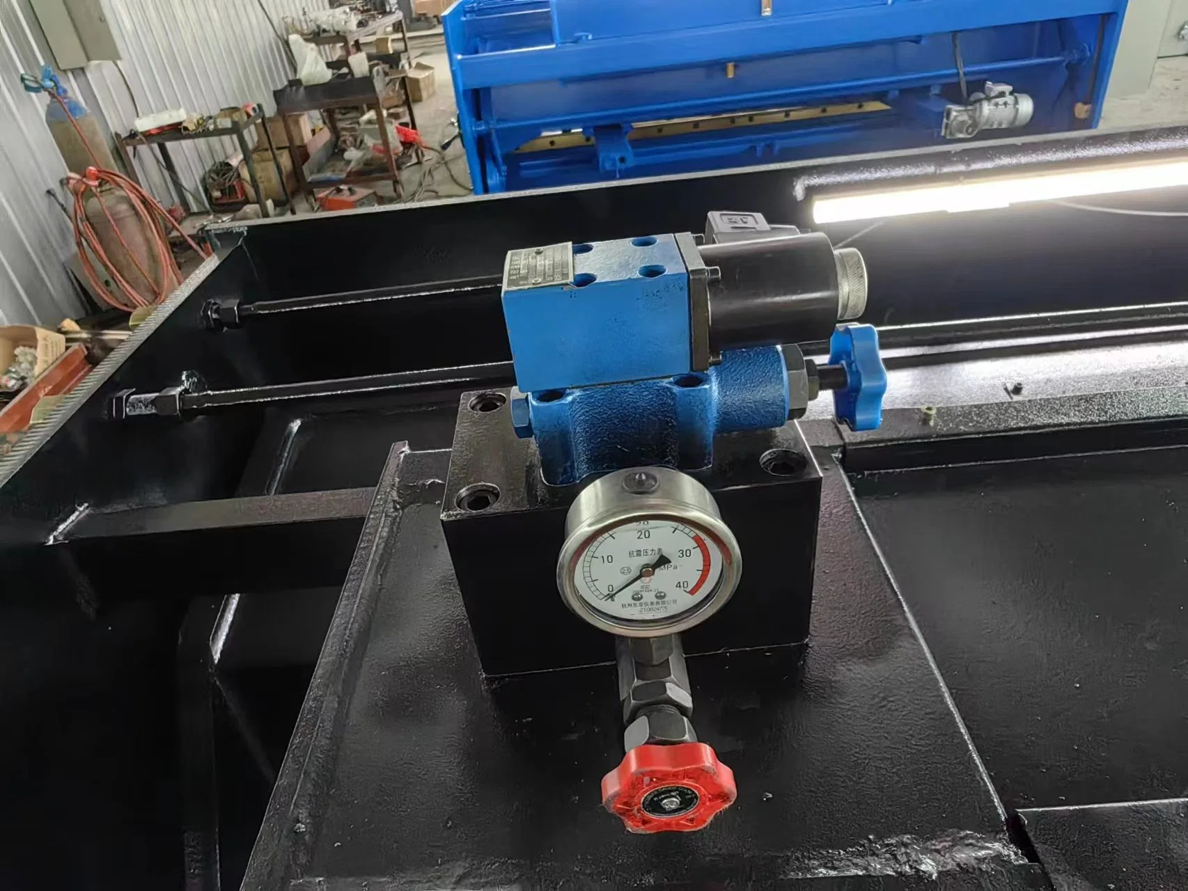 China New Brand Hydraulic Sheet Metal Cutting Machine 16X4000 Heavy Duty Shearing Machine