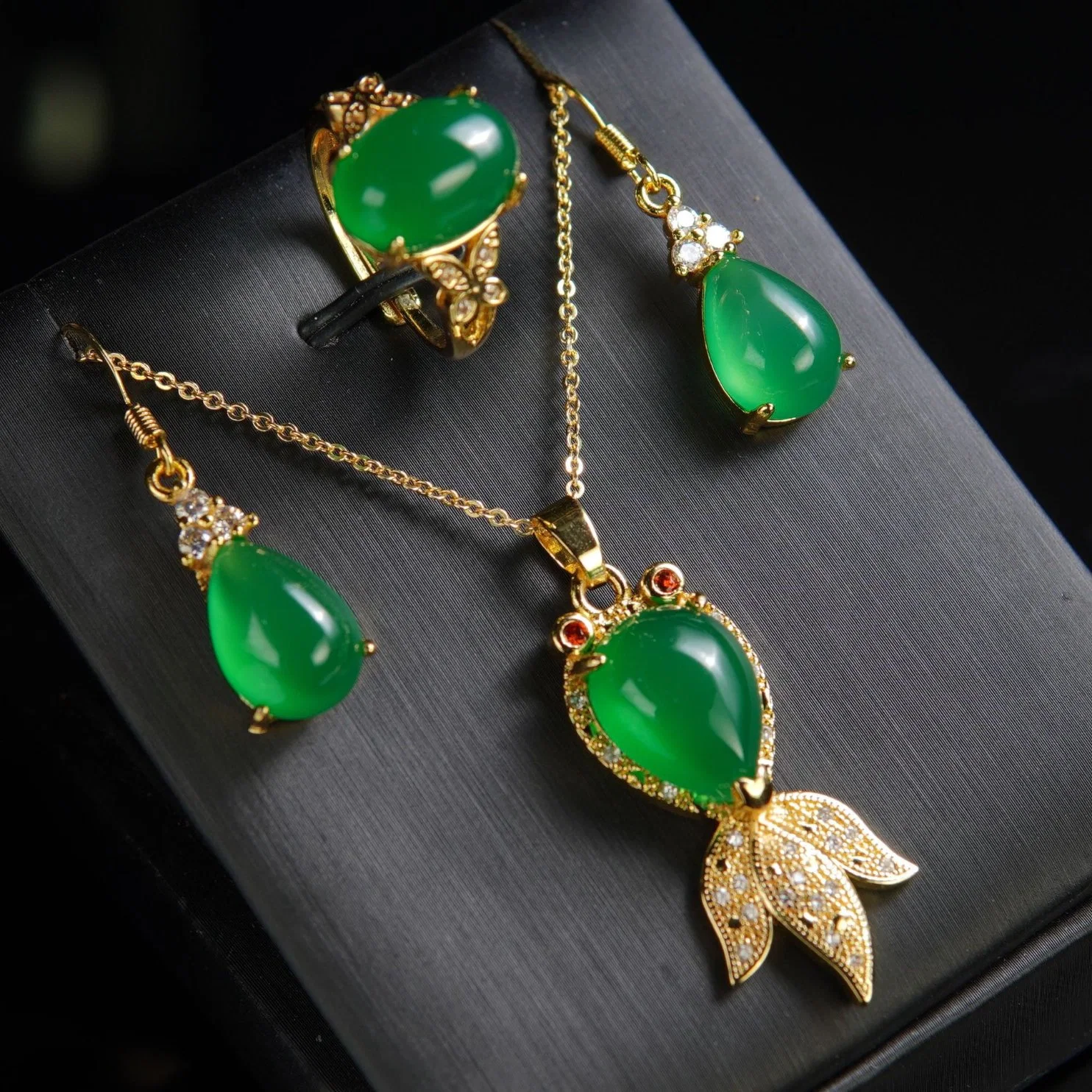 Jade Fish Joyería conjunto para mujeres anillo de collar de pendientes Conjuntos de anillo