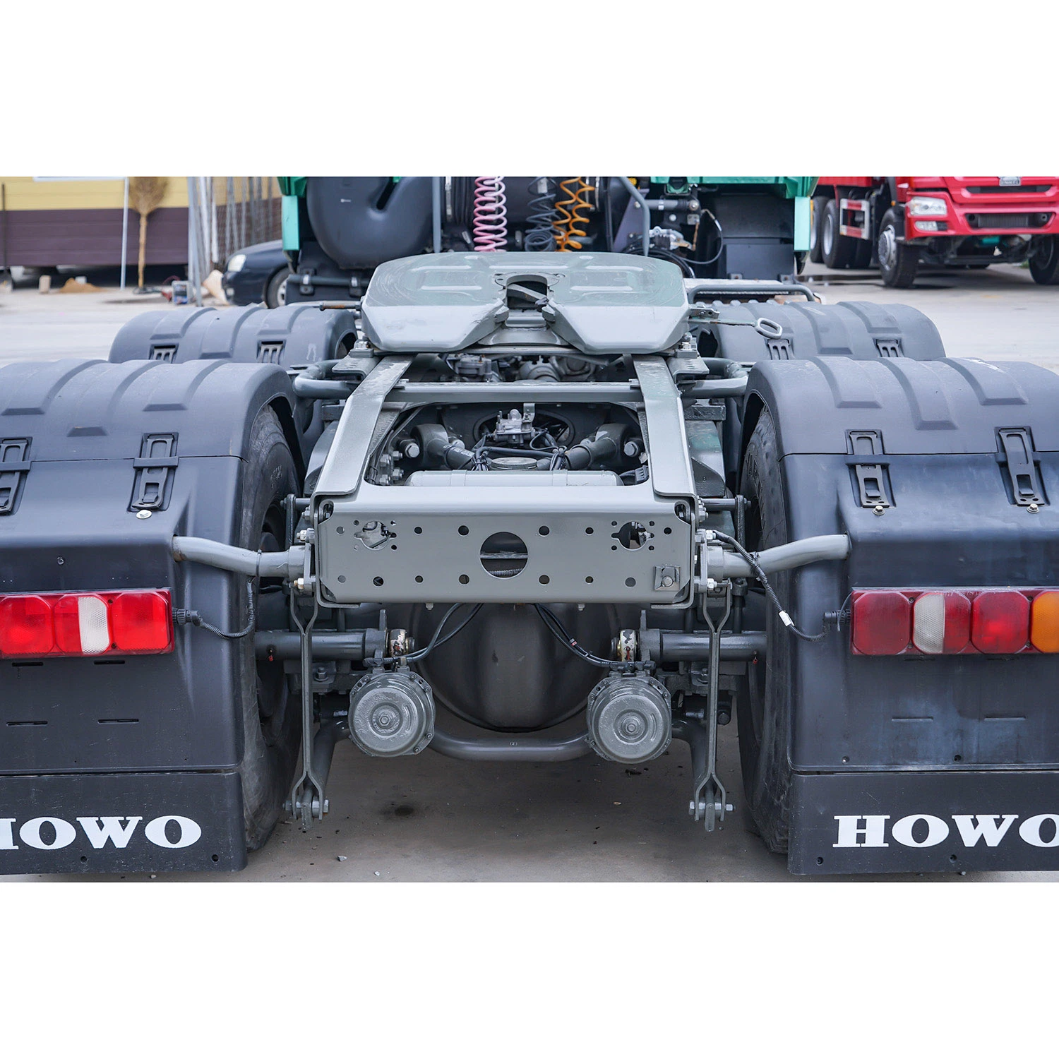 Sinotruk HOWO 450HP 6X4 Trailer Head Used Tractor Truck for Sale in South Africa