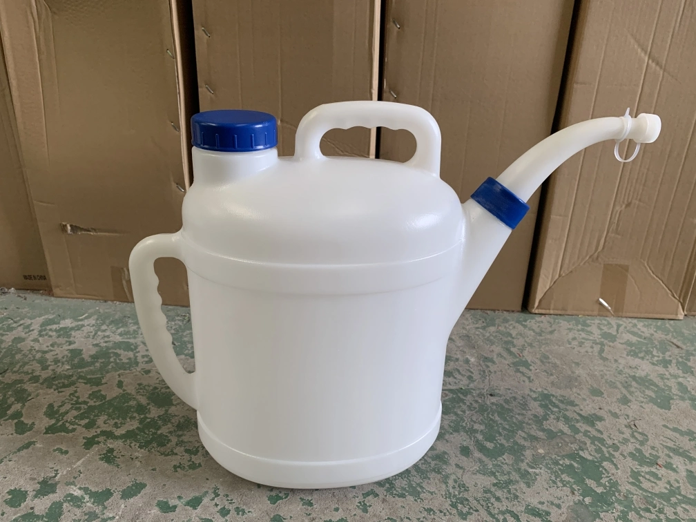 Double Capped Polyethylene Measuring Pour Container Oil Jug 5 Liter Oil Dispensing Can