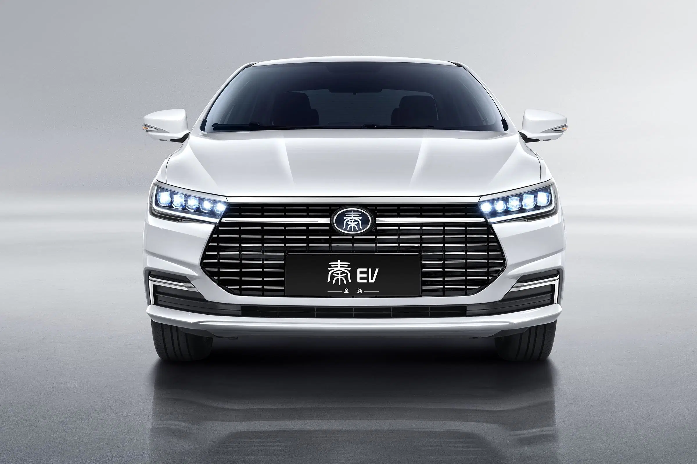 Qin Plus EV / Dm-I High Speed Luxury New Electico Electric Cars Left Drive Auto Adult Electric Cars New Energy Vehicle