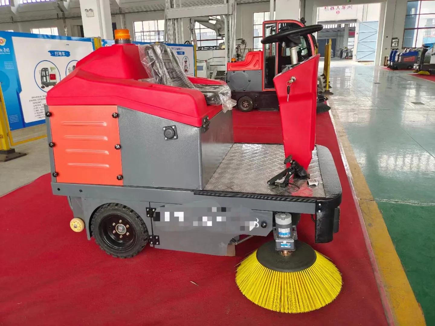 Commercial Use Industrial Small Cleaning Machine Ride-on Sweeper in Sri Lanka India