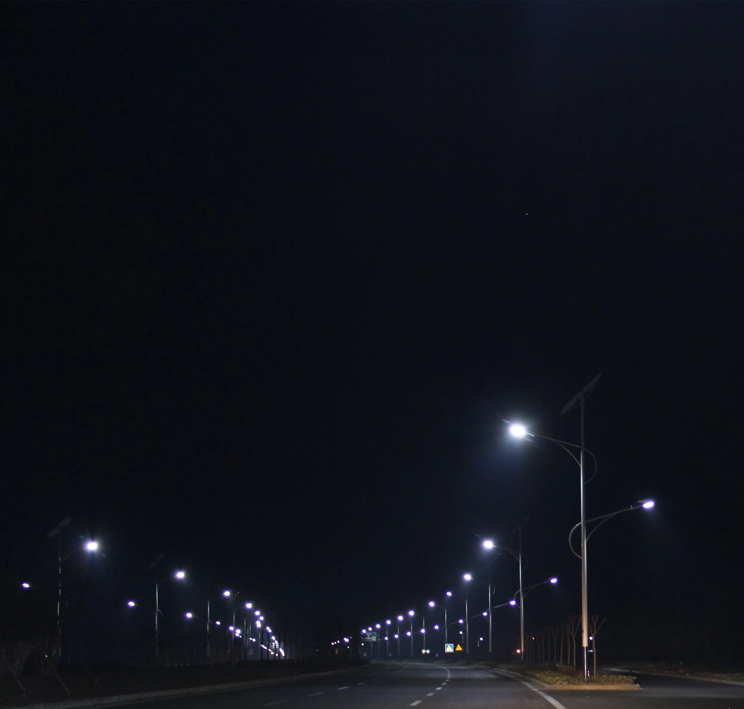 Installation-Friendly 15W-80W All-in-One Solar Street Light with Intelligent Control System