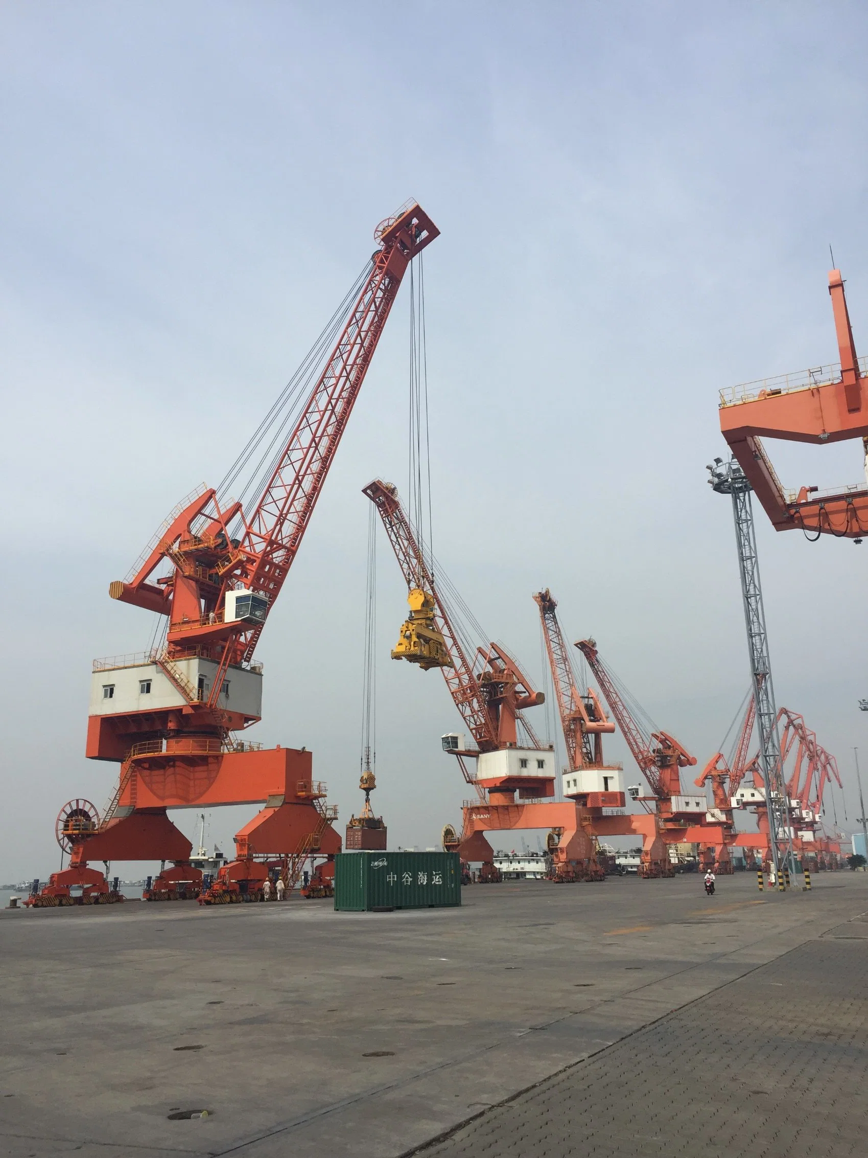 Chinese Brand 85ton Swquy85 Large Portal Slewing Crane