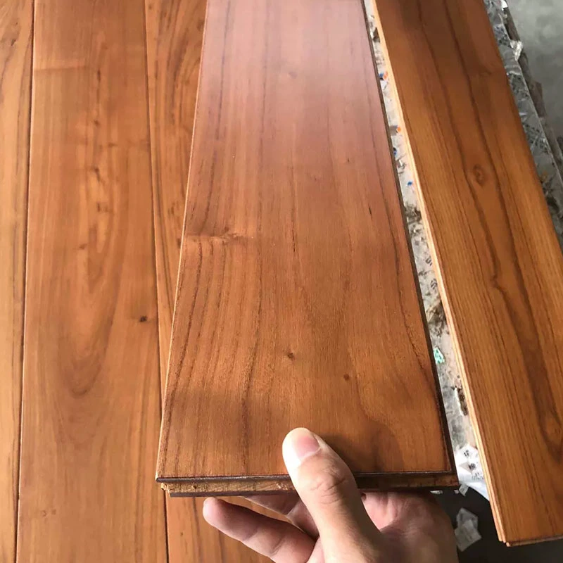 Composite suelo laminado de madera multicapa de madera maciza de roble de ingeniería popular en el mercado