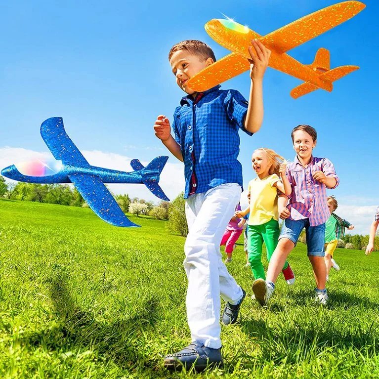 Avión de espuma grande para lanzar con luz LED, modo de vuelo de planeador, juguete volador para niños, juguetes deportivos al aire libre