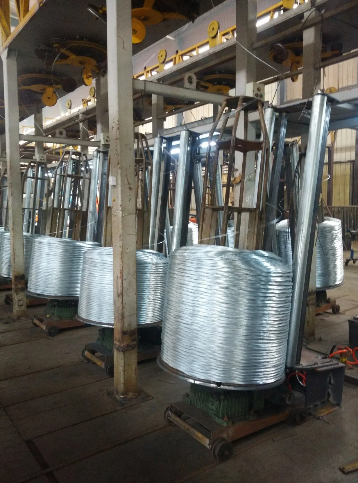 High Tensile Livestock Metal Fencing Wire Galvanized Steel Oval Wire 17/15 700kgf 1000m Per Roll
