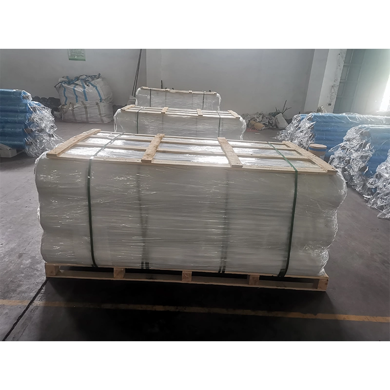 Manufacturers Power Boat Parked Covered White Protective Plastic Film New Boats in Cover Casing Shrink Wrap on Sailboat Stored for Winter