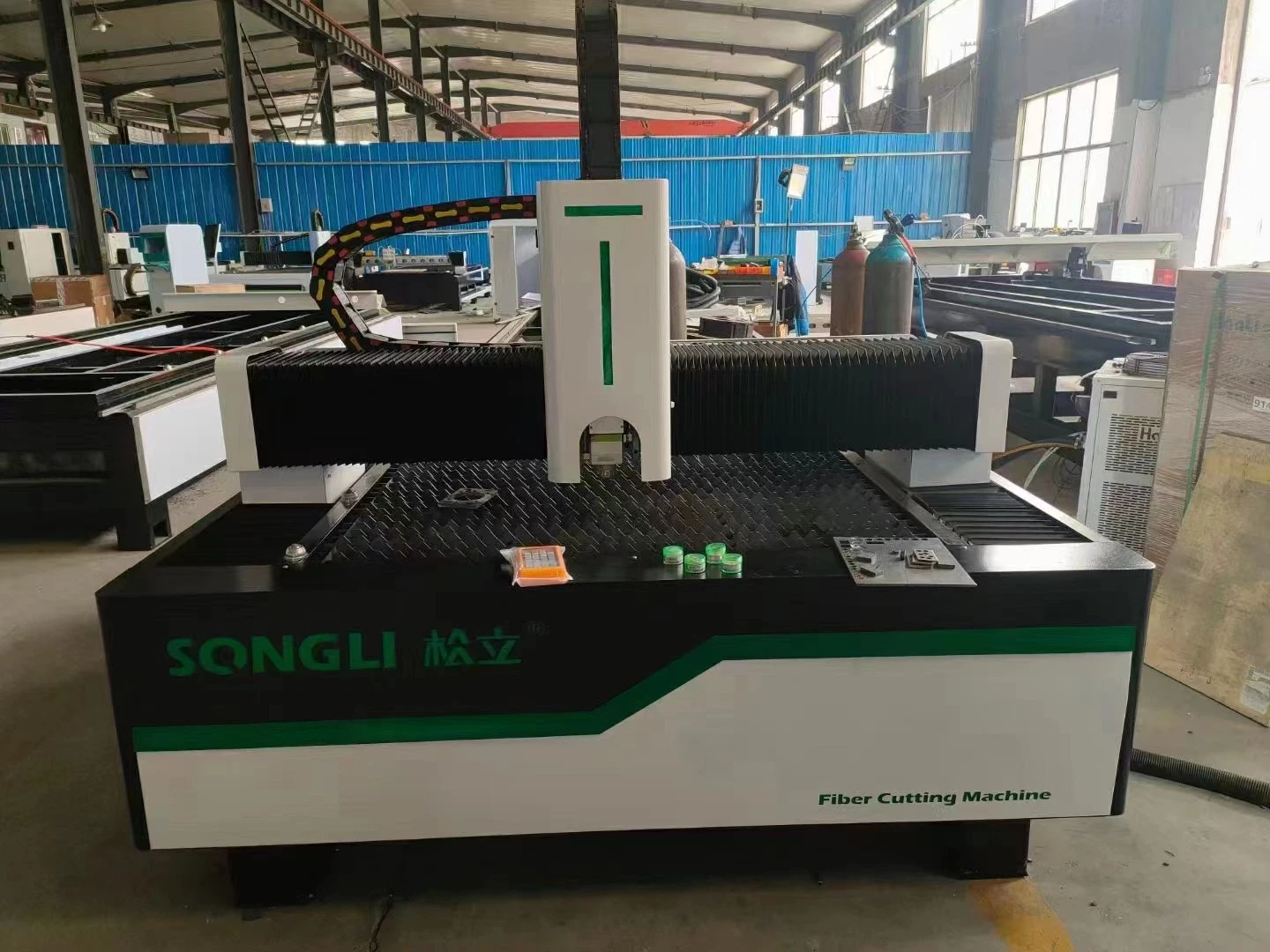 New Design Fiber Laser Cutting Machine with CE Certificate 1000W 1500W 2000W 3000W