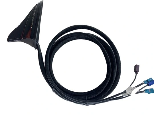 Signal de voiture étanche antennes 4G WiFi GPS plus dans 1 Antenne GSM 5G LTE Voiture support adhésif Shark Fin Antenne avec connecteur Fakra