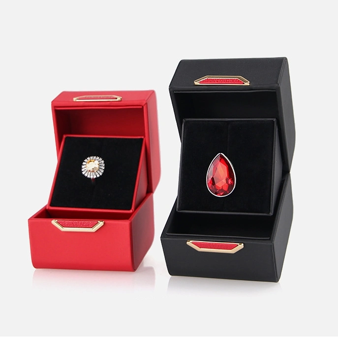 Top Quality Creative Lip Lock Double Opening PU Jewelry Pendant Ring Box