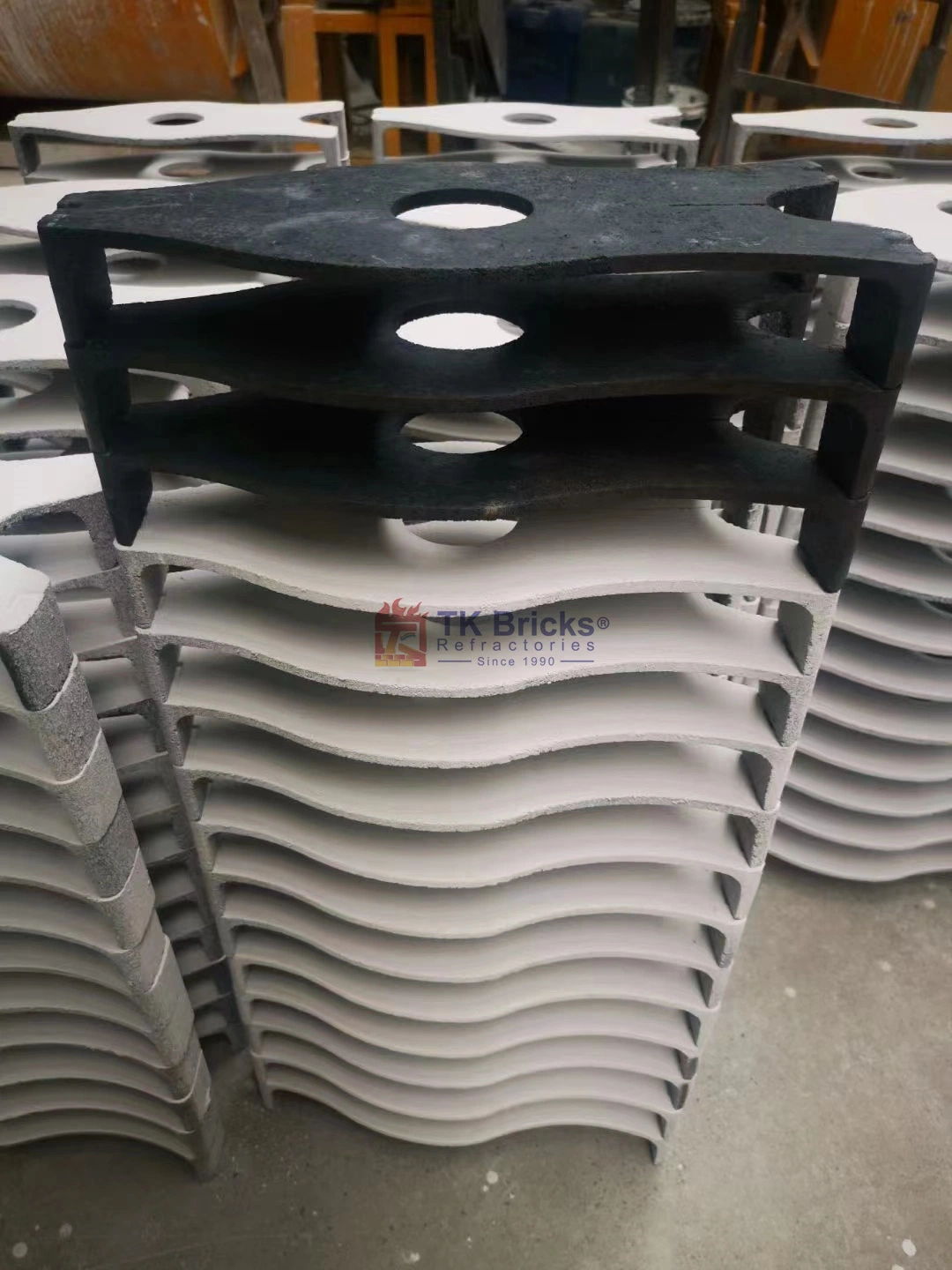 Thickness 5 - 45 mm Rbsic Reaction Bonded Silicon Carbide Tiles Slabs Bricks