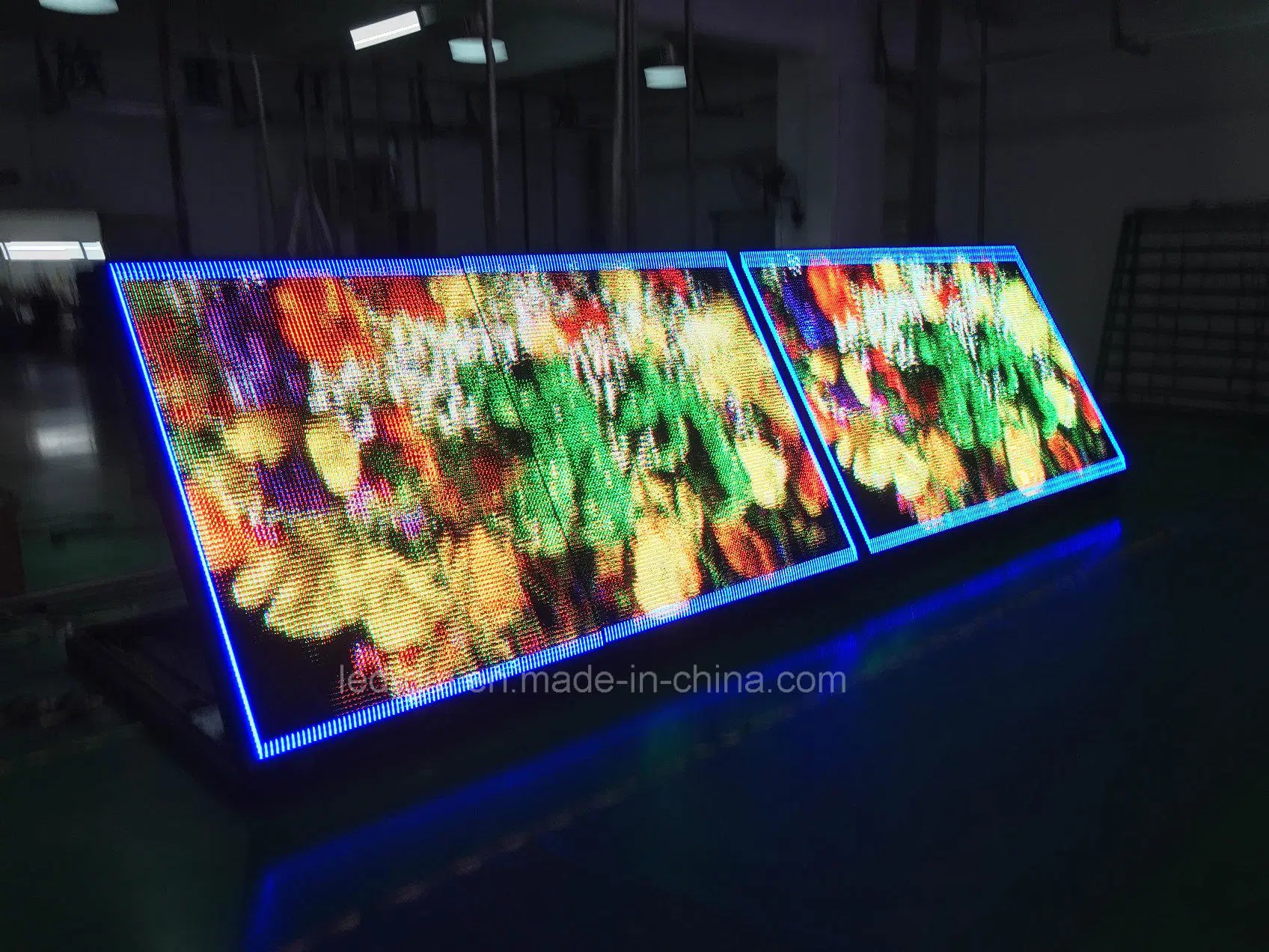 Outdoor Wireless Double-Sided Advertising LED Display Screen, P10mm Small Full Color Video