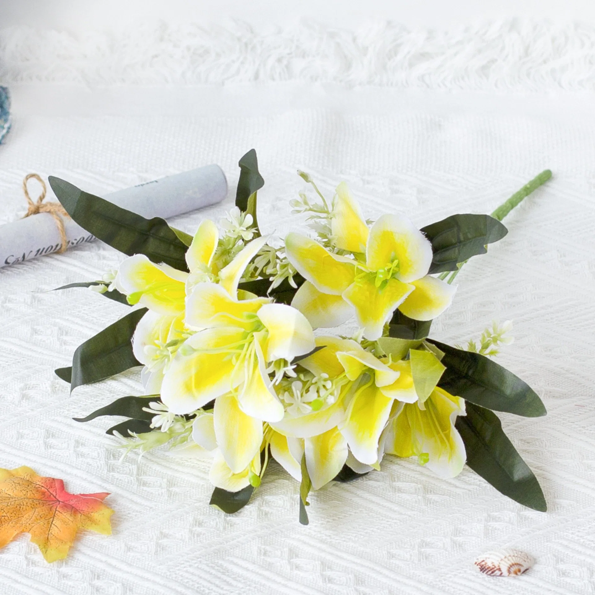 Simulated Lily Wedding Decoration Silk Artificial Flower Arrangement