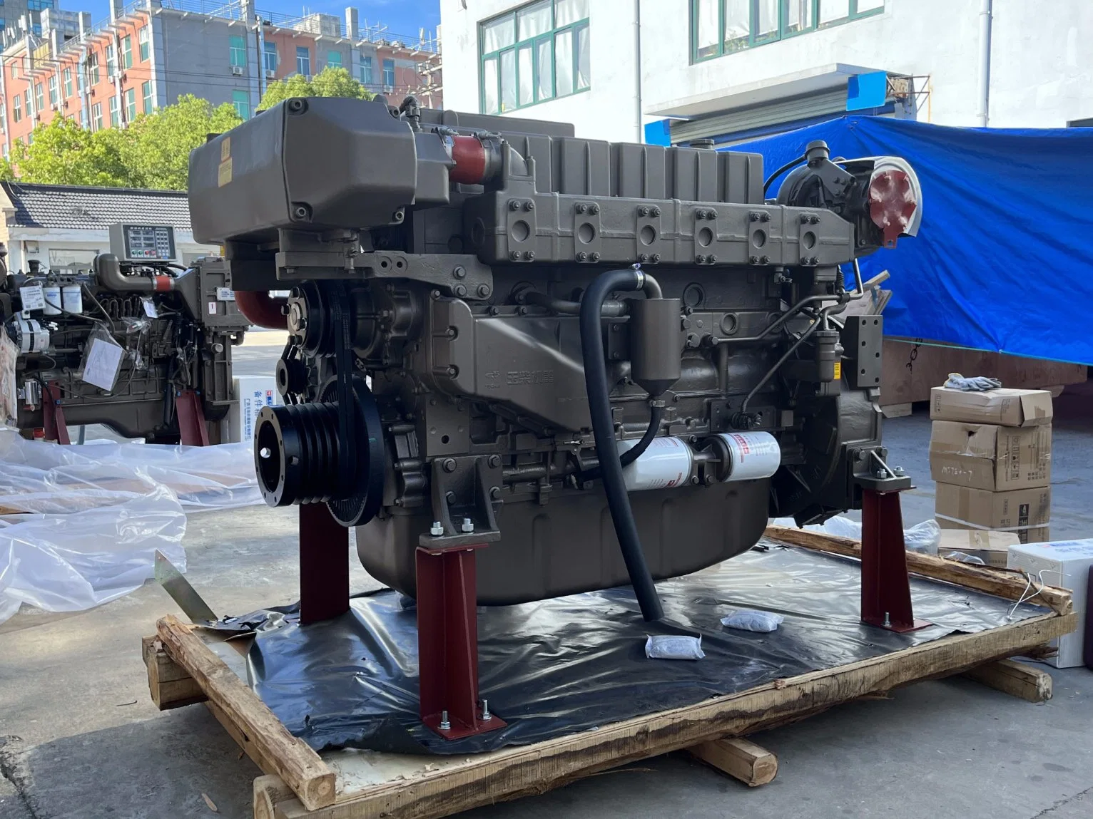 Genuine Water Cooling Yuchai Marine Diesel Engine Yc6c925L-C20