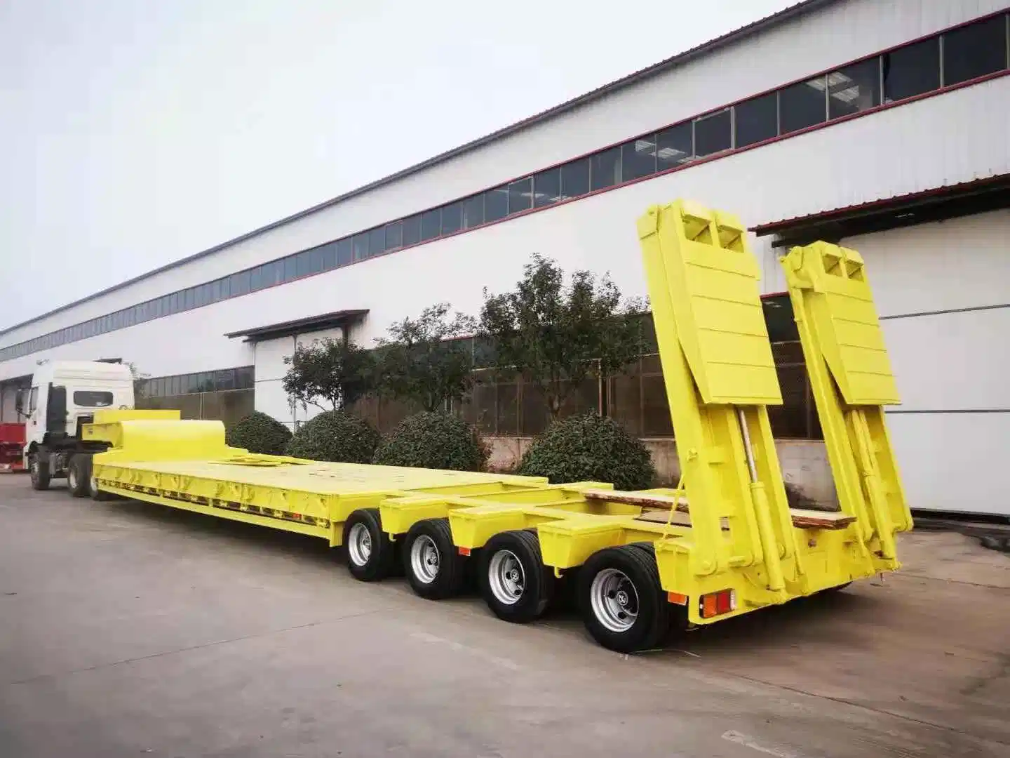 Factory Price 3 Axle 4 Axle 60ton 80ton Hydraulic Cimc Gooseneck Lowbed Lowboy Low Bed Loader Trucks Semi Trailer