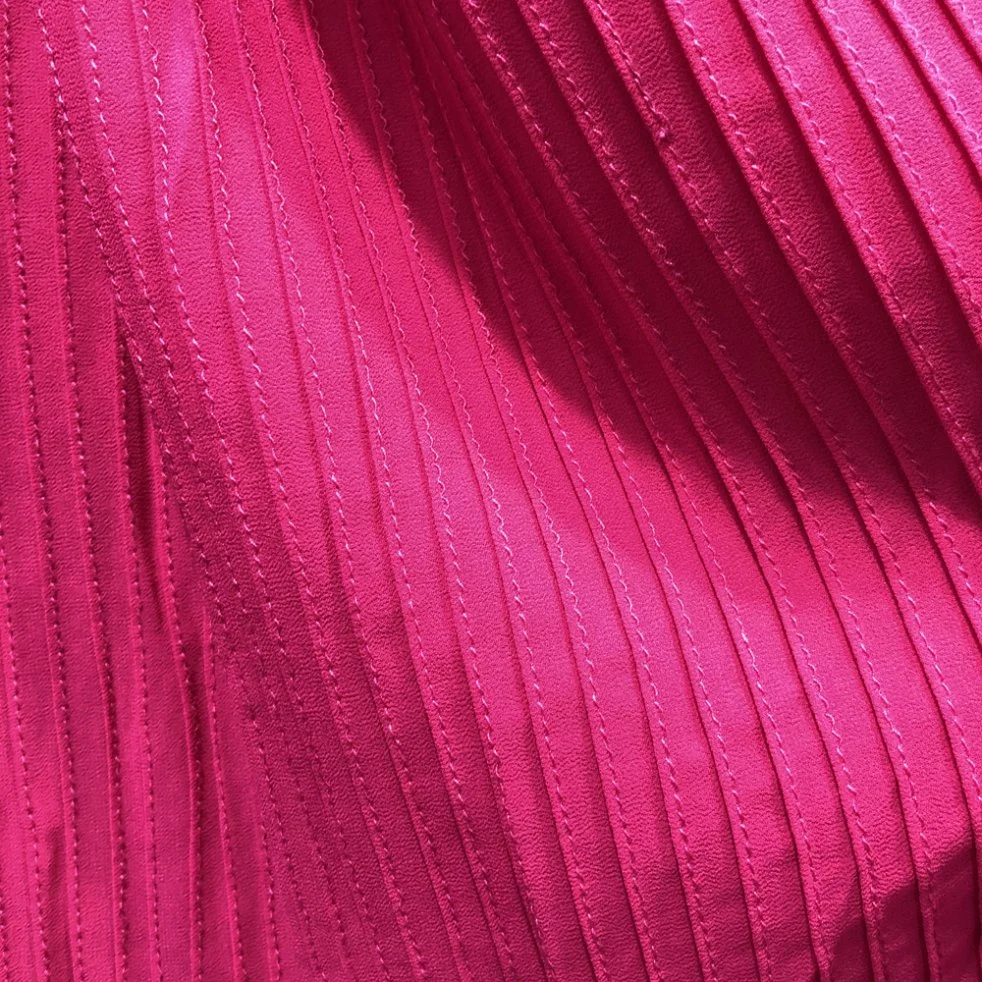 Tissu en dentelle plissée en chiffon de polyester 100% de style élégant pour robe.