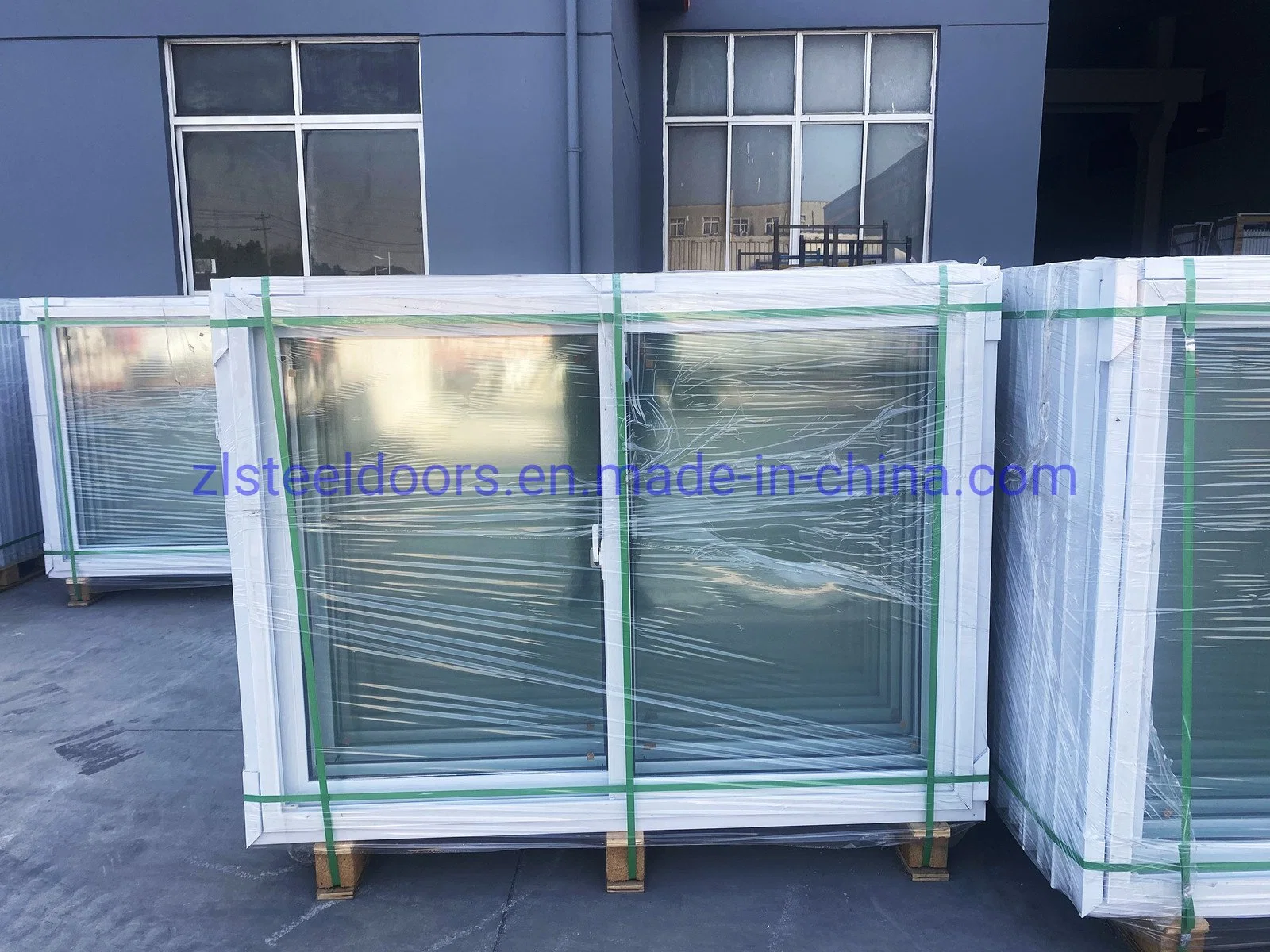 China Supplier Double Glazed UPVC PVC Sliding Windows with Grilled Design and Mosquito Net for House Windows