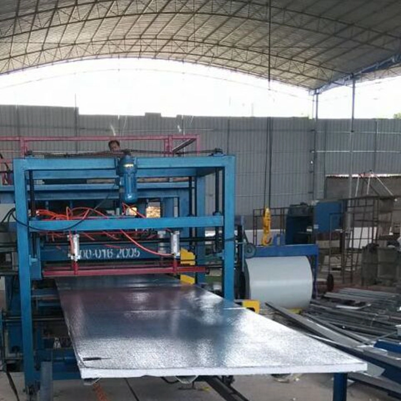 EPS techo Sandwich Panel máquina de formación de rodillos Hoja de acero de coler India producto caliente 2020 para Casas prefabricadas 25degree proporcionado