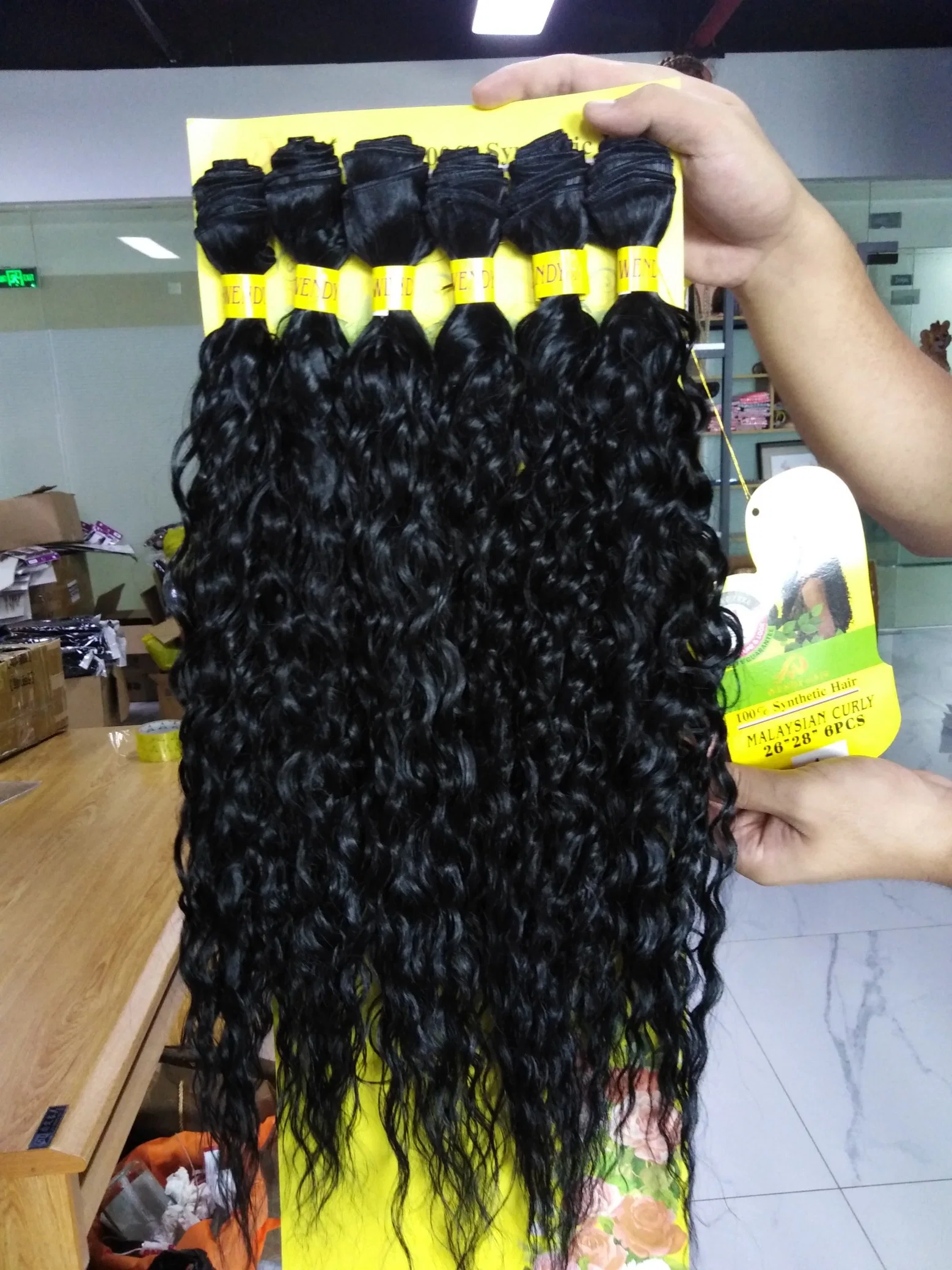 Los paquetes de cabello sintético 6 PCS Conjunto de paquete de 26 de 28 pulgadas el cabello rizado las extensiones de tejido de fibra resistente al calor suave