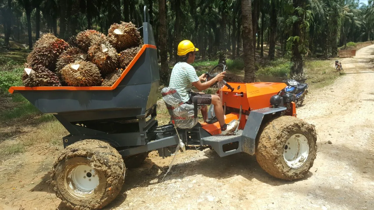 Es fácil y seguro caminar detrás del tractor con flexibles de bajar la presión de neumáticos (PC08/PC800).