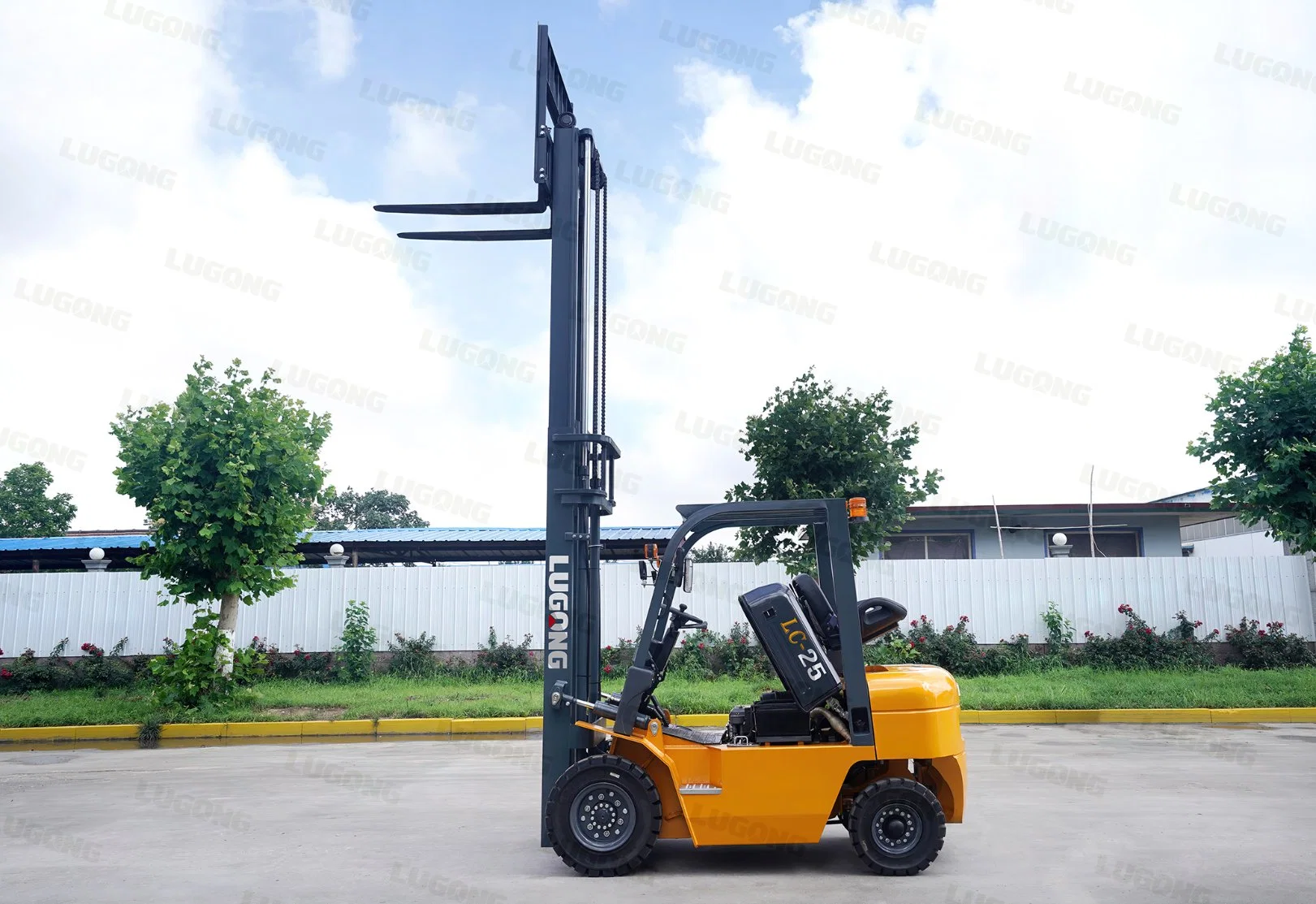 Lugong Small Diesel Forklift Rough Terrain Forklift Hydraulic Manual Forklift