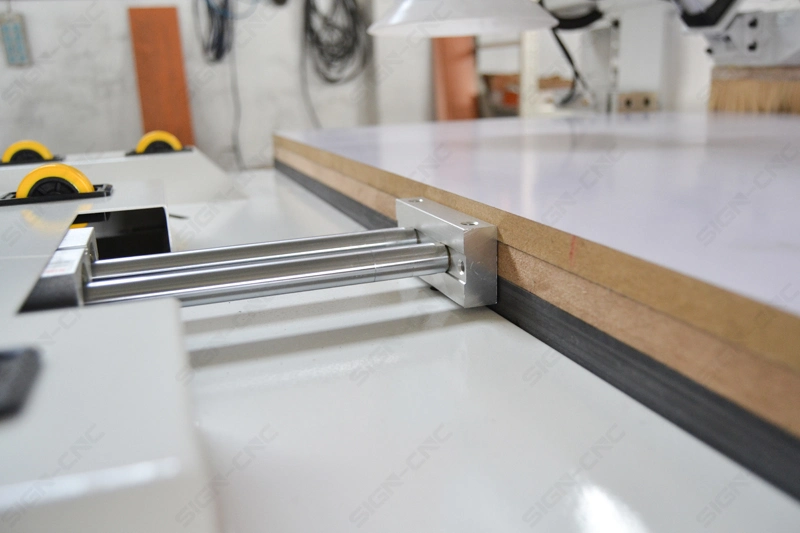 تبطين CNC 4*8 قدم جهاز توجيه CNC woodWorkWorkنغ ثلاثي الأبعاد CNC Wood Machine جهاز التوجيه 1325 ATC الأثاث الخشبي الباب صناعة الآليات مع تحميل