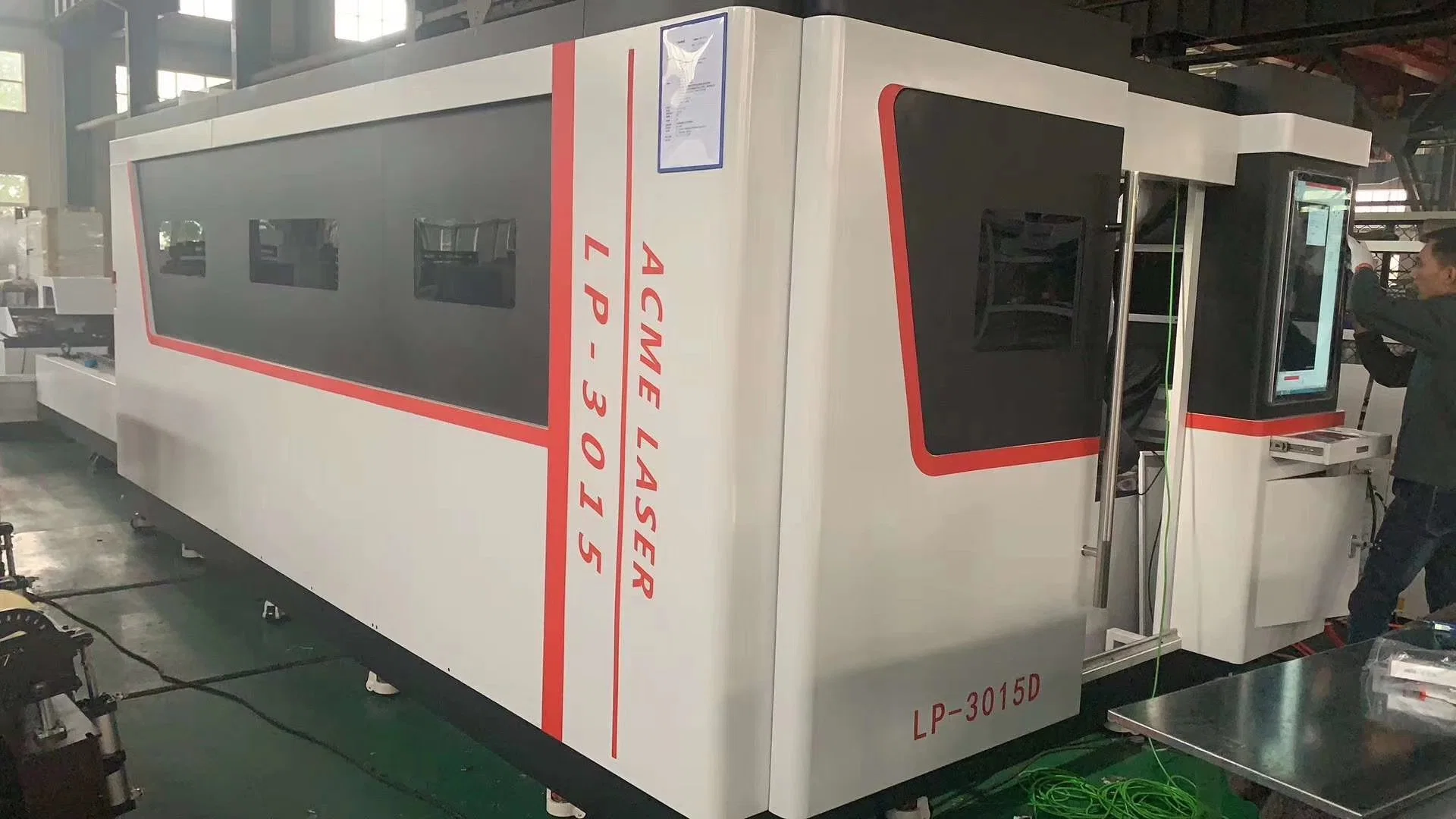 CNC Fiber Laser Cutting Equipment with Protective Cover