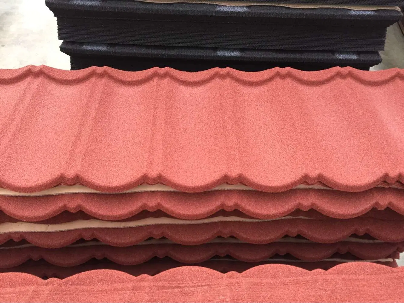 Decorative Classic Type /Bond Type Stone Coated Metal Villa Roof Tile Building 1170*420mm 0.32mm Construction Material