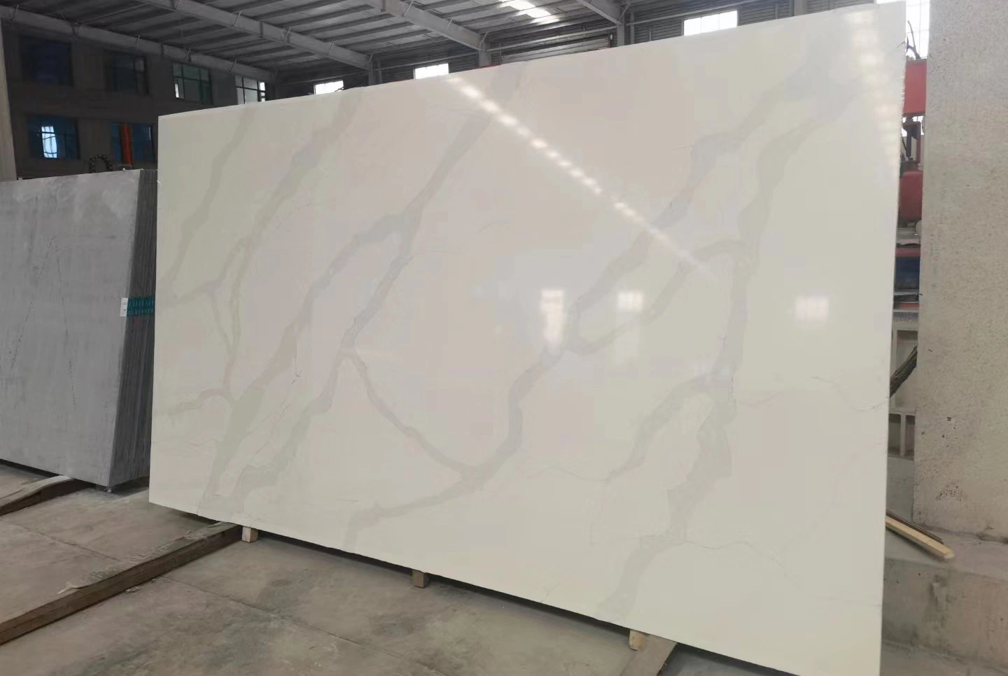 Artificial White Vein Calacatta Stone Slab White Quartz Solid Surface