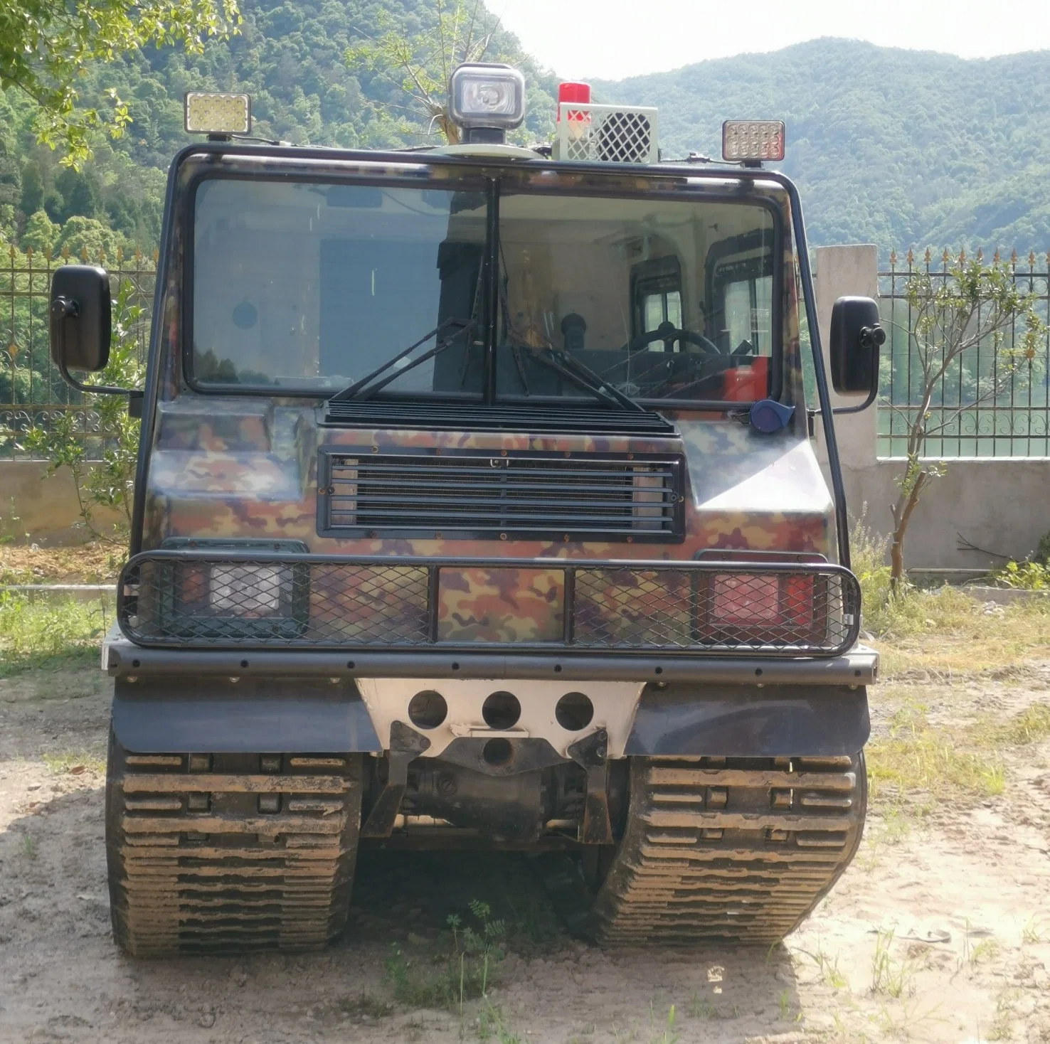 Panthera Antarctic Adventure Special Vehicle Commercial Articulated Amphibious All Terrain Vehicle