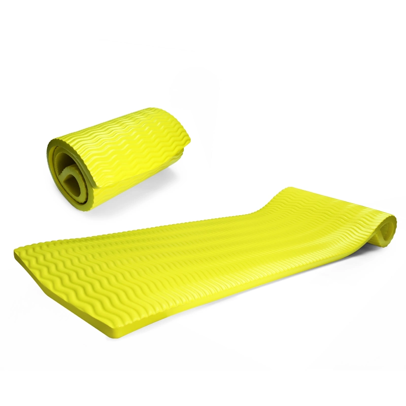 Popular Floating Water Mat Sport Toy Equipment Yellow NBR Foam Colchón de la piscina flotante con almohada para nadar Lago de barco Playa