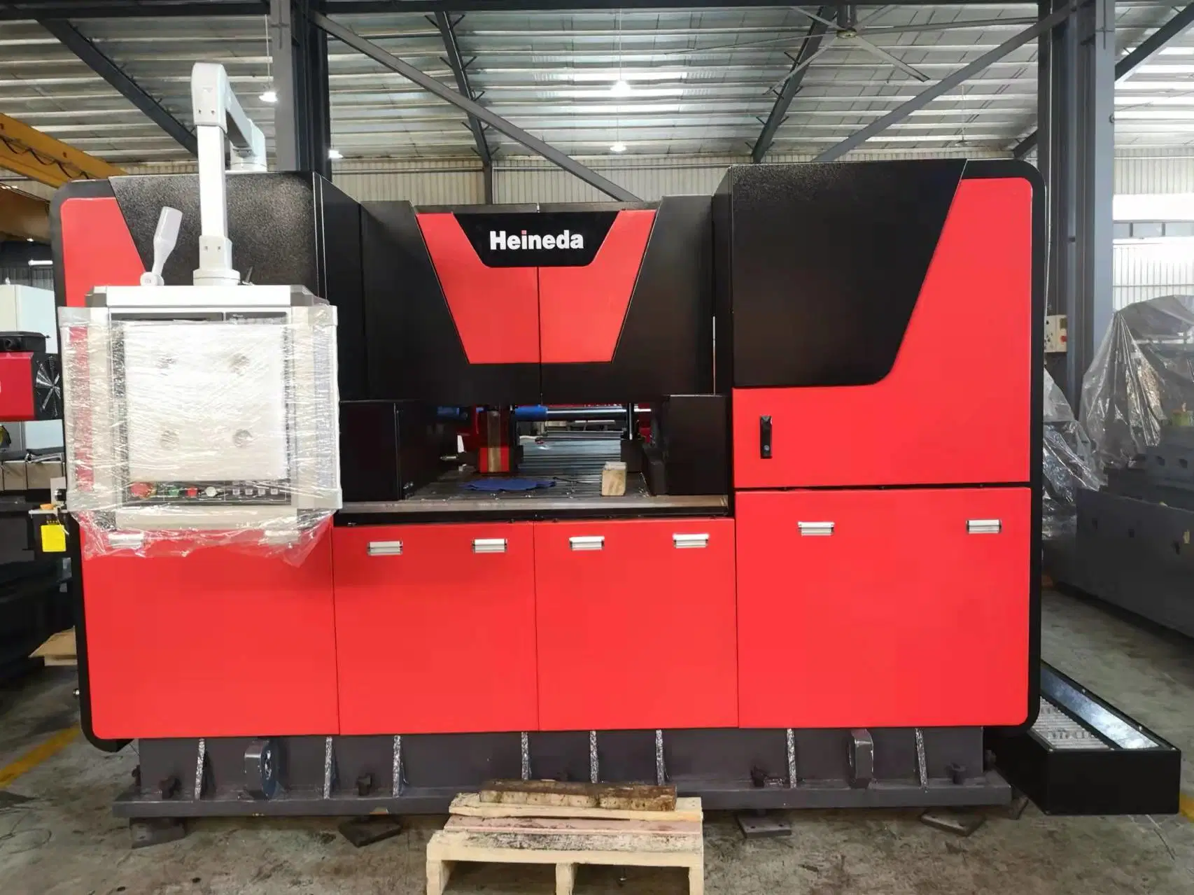 CNC Full-Automatic Steel Plate Circular Sawing Machine for Maximum Width 1500mm Size Workpieces High-Speed High Precision Metal Pipe Sawing Machine (HND-1510)