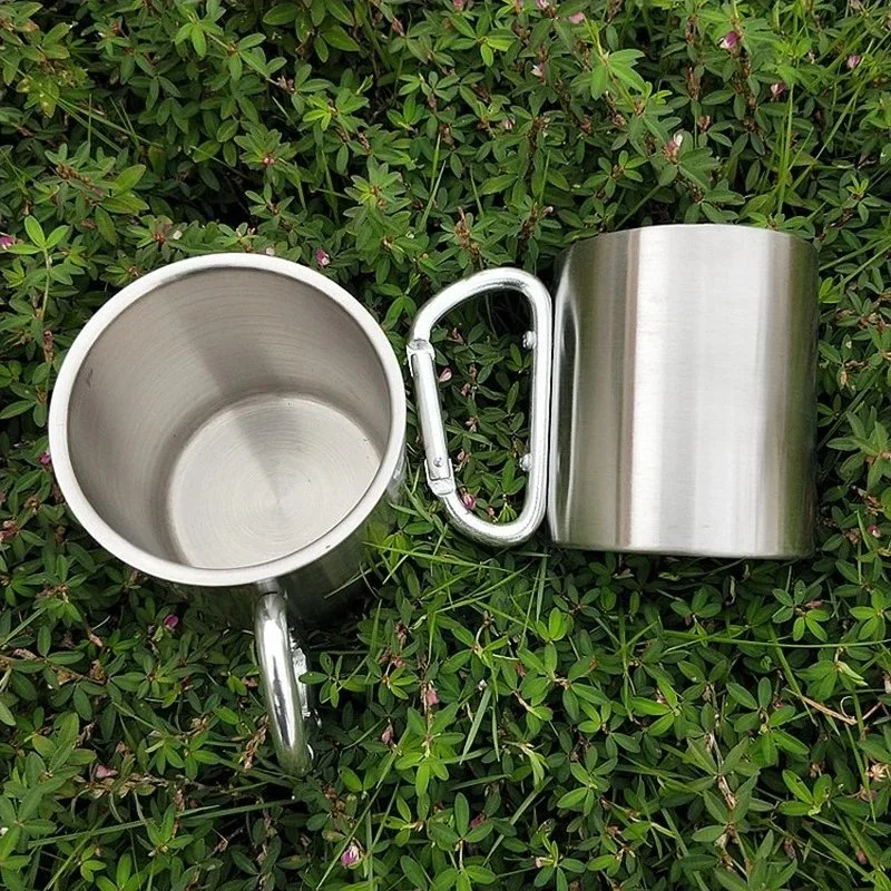 Custom Logo Camping Copa de acero inoxidable Carabiner gancho mango Picnic Taza portátil de té taza de café para excursiones al aire libre Drinkware